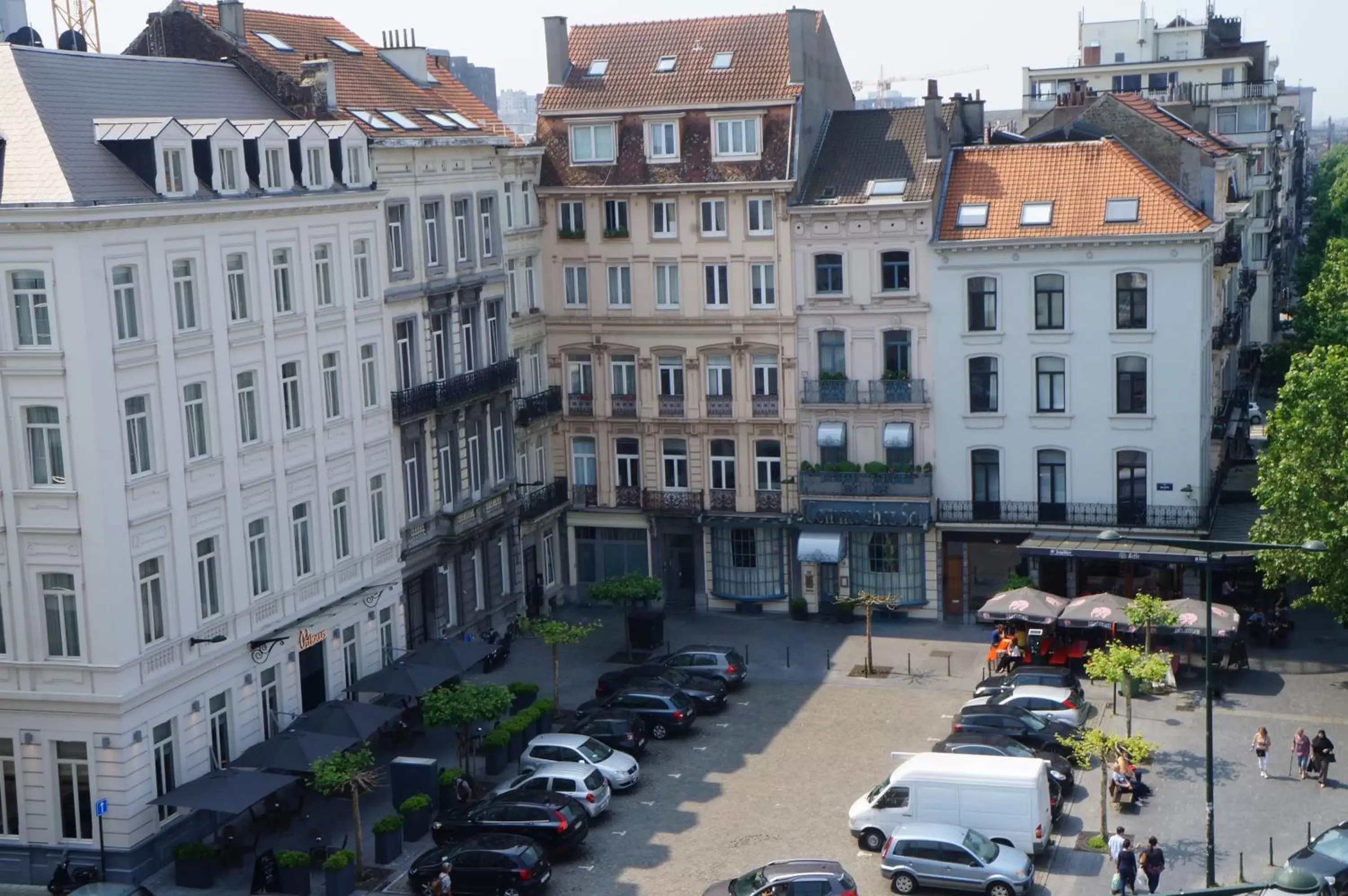 Neighbourhood, Neighborhood in Hotel La Grande Cloche