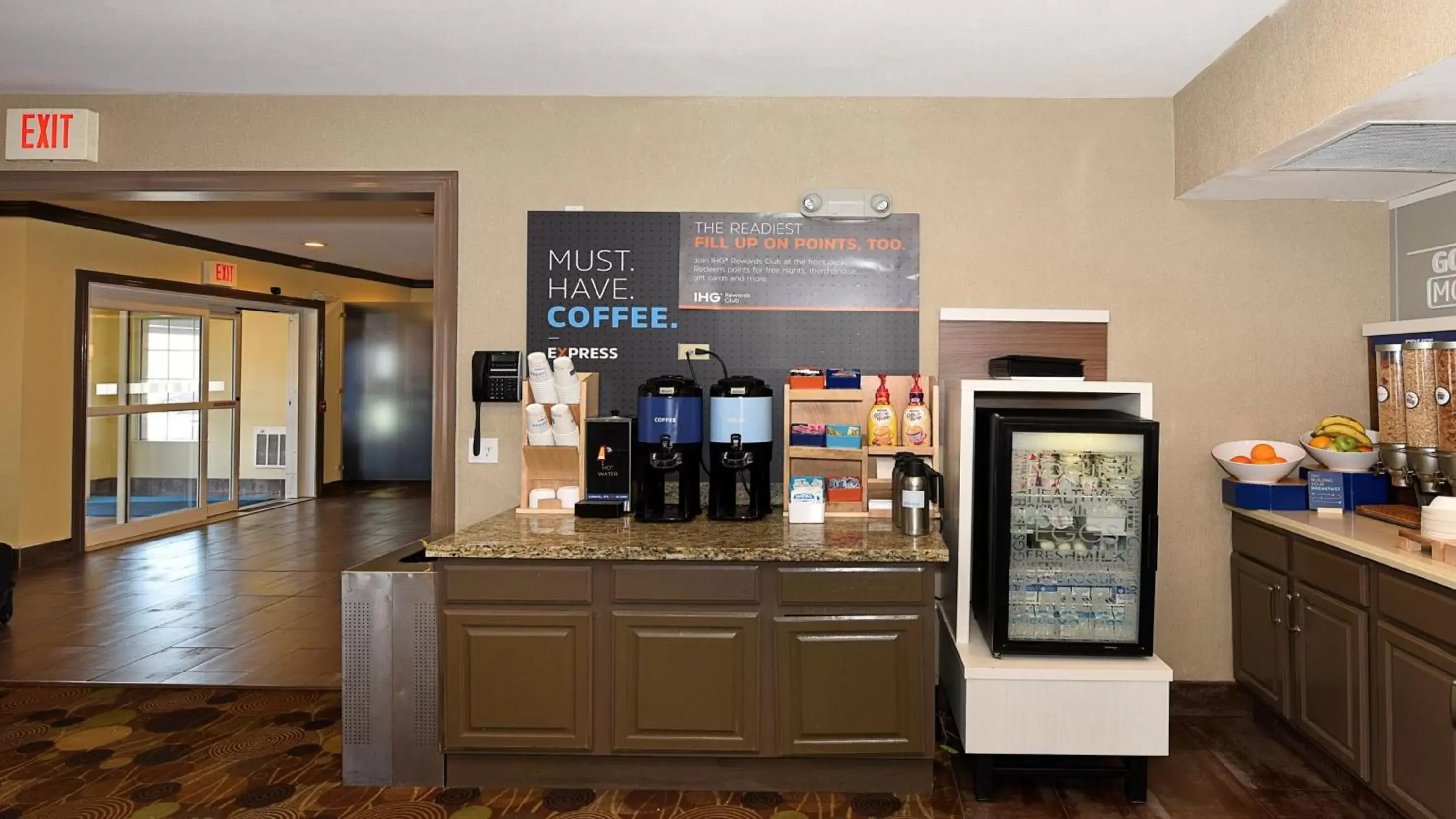 Breakfast in Holiday Inn Express Hotel & Suites Chicago-Deerfield/Lincolnshire, an IHG Hotel