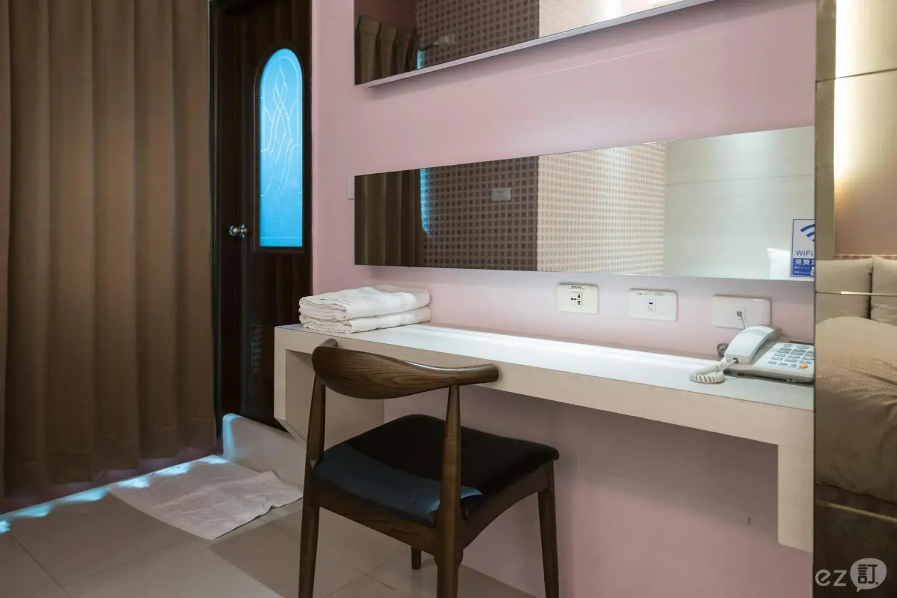 Seating area, Bathroom in Apato Cityhome