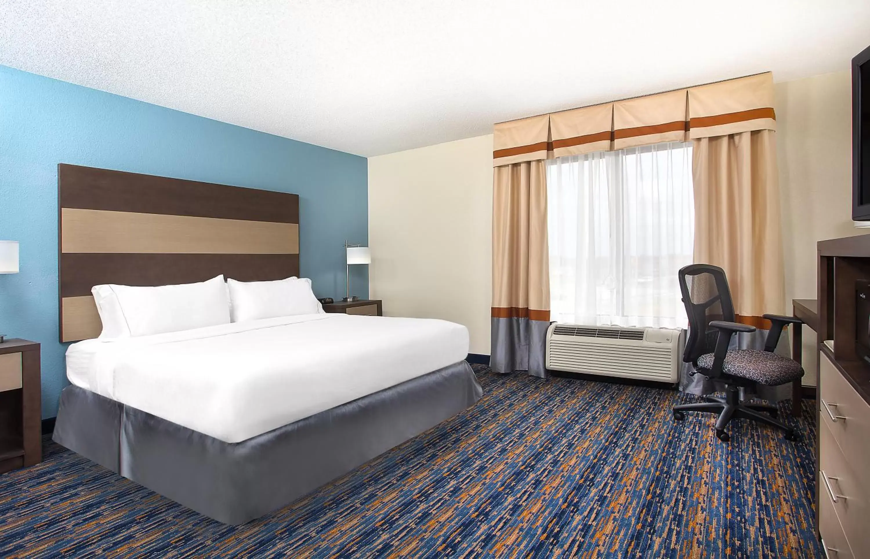 Photo of the whole room, Bed in Holiday Inn Express Berea, an IHG Hotel