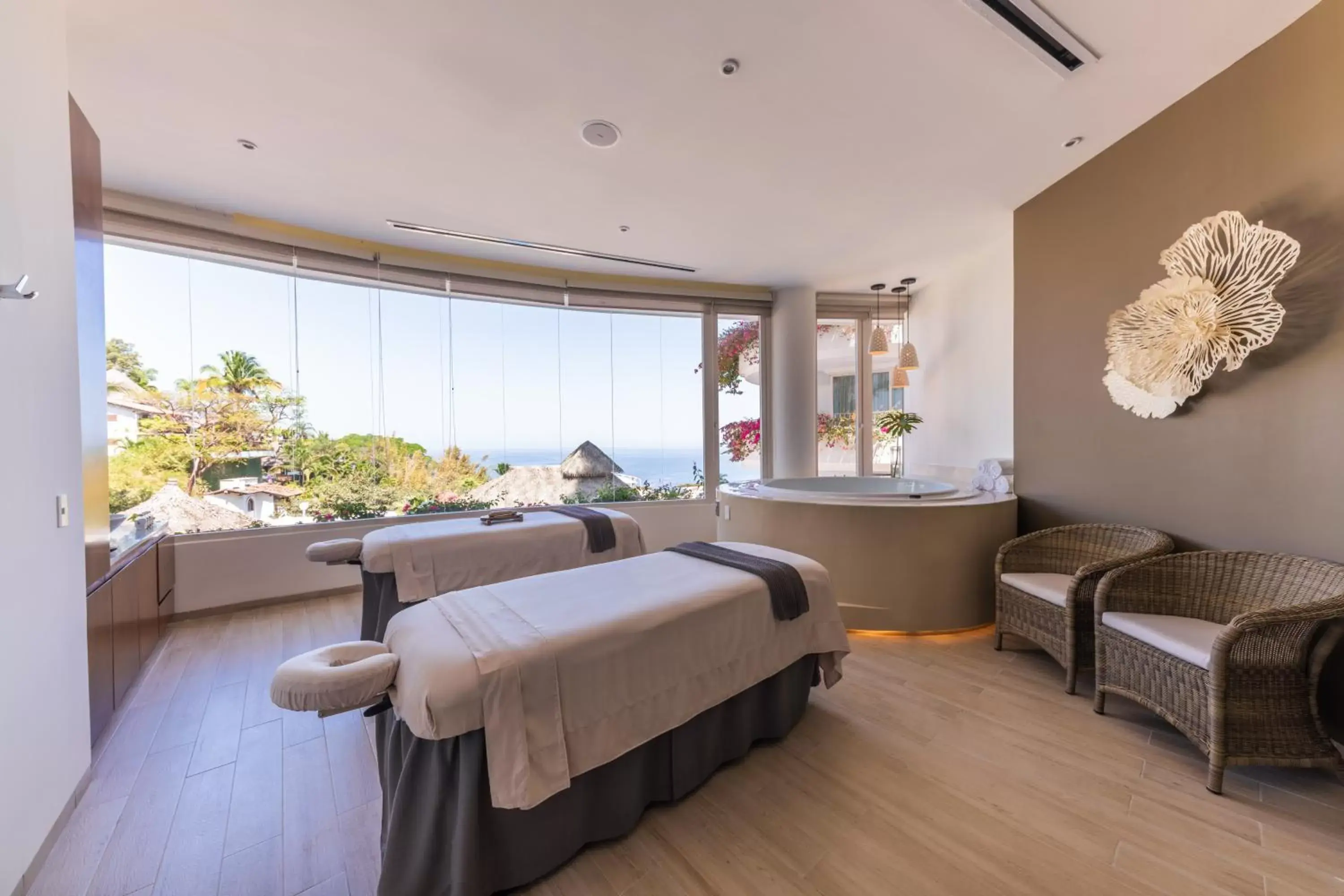 Massage in Grand Miramar All Luxury Suites & Residences