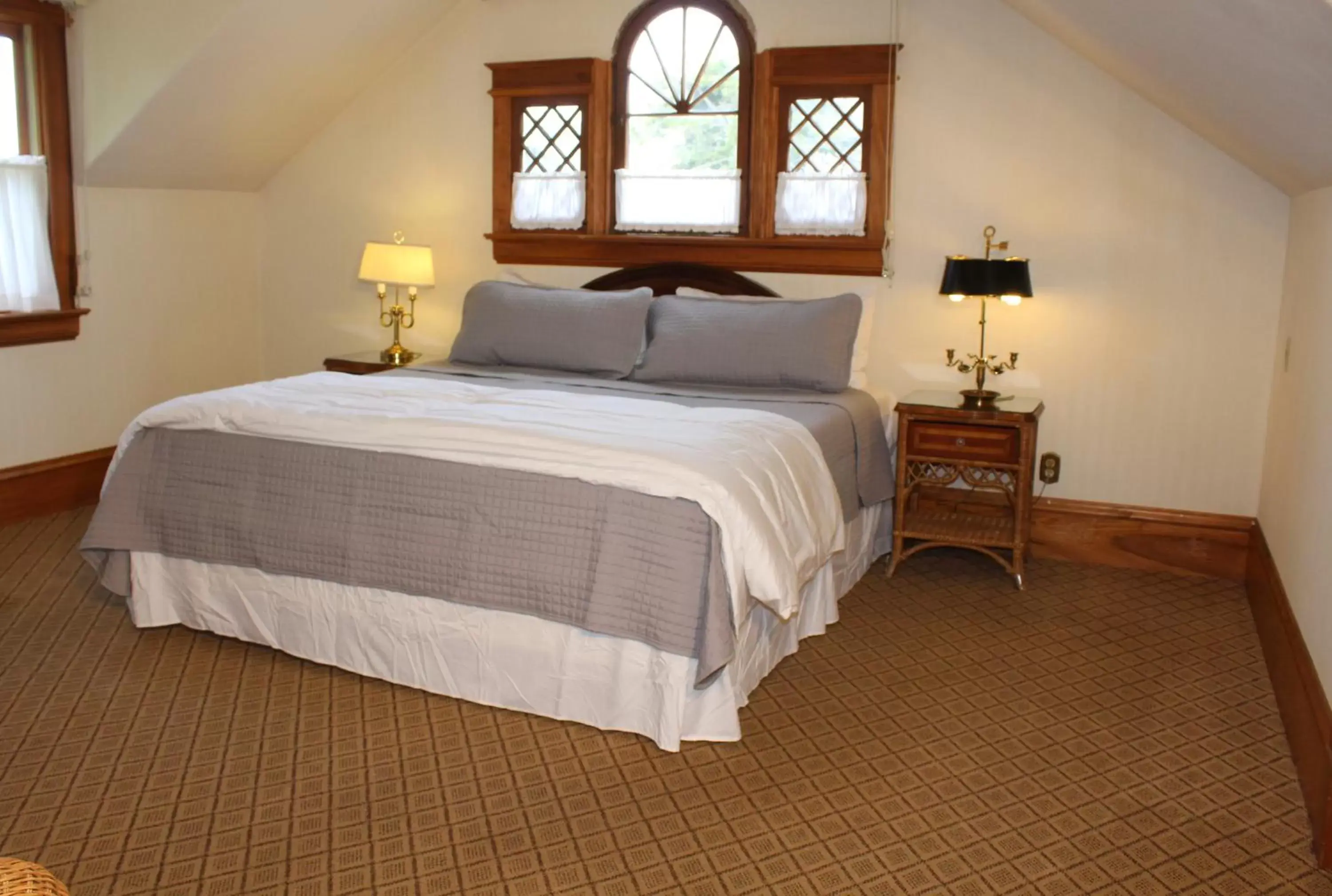 Bed in Pacific Grove Inn