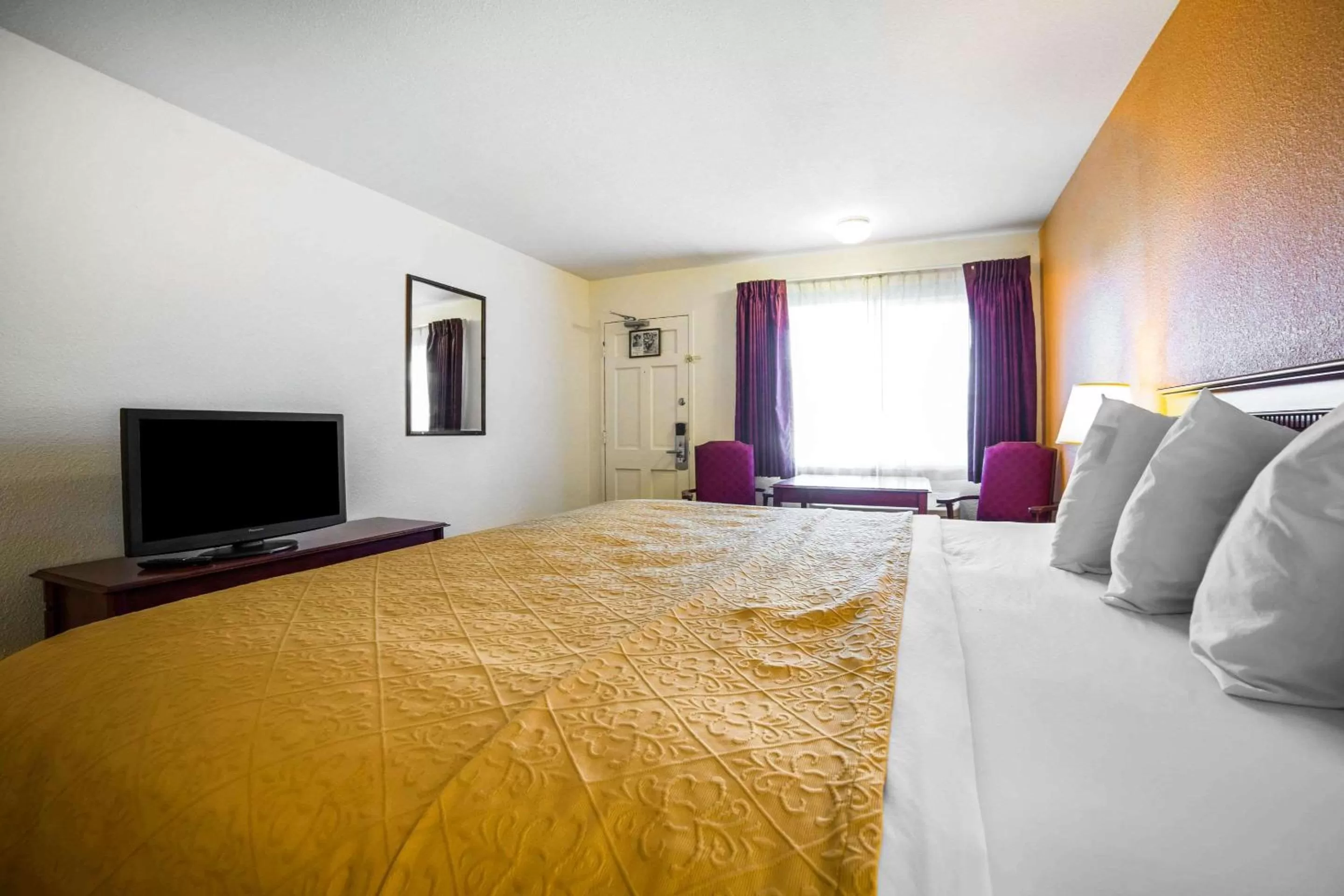 Photo of the whole room, Bed in Rodeway Inn Kingman Route 66