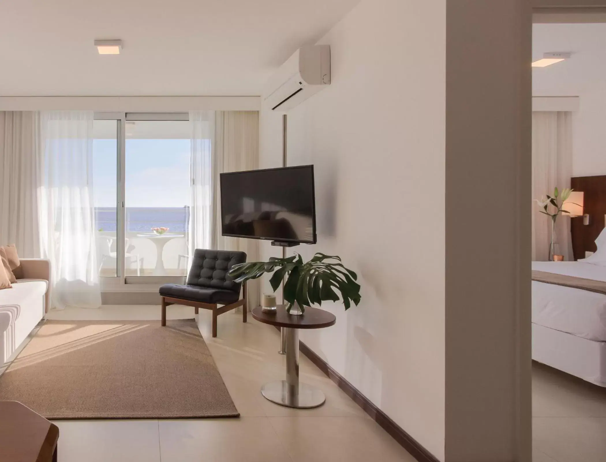 Dining area, TV/Entertainment Center in Dazzler by Wyndham Colonia