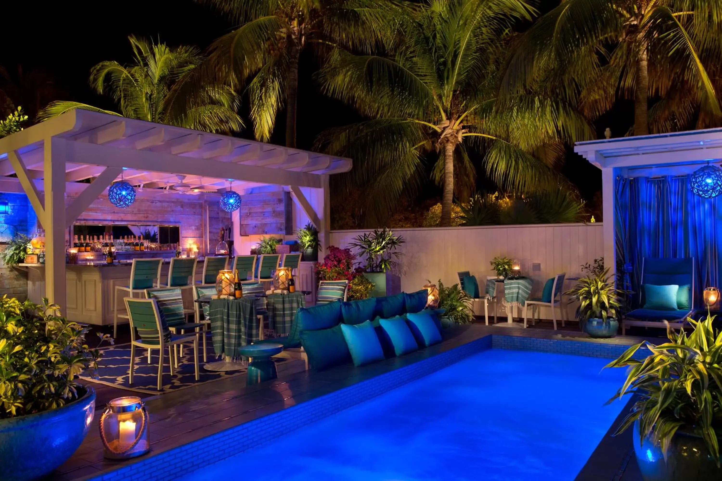 Lounge or bar, Swimming Pool in Ocean Key Resort & Spa, a Noble House Resort