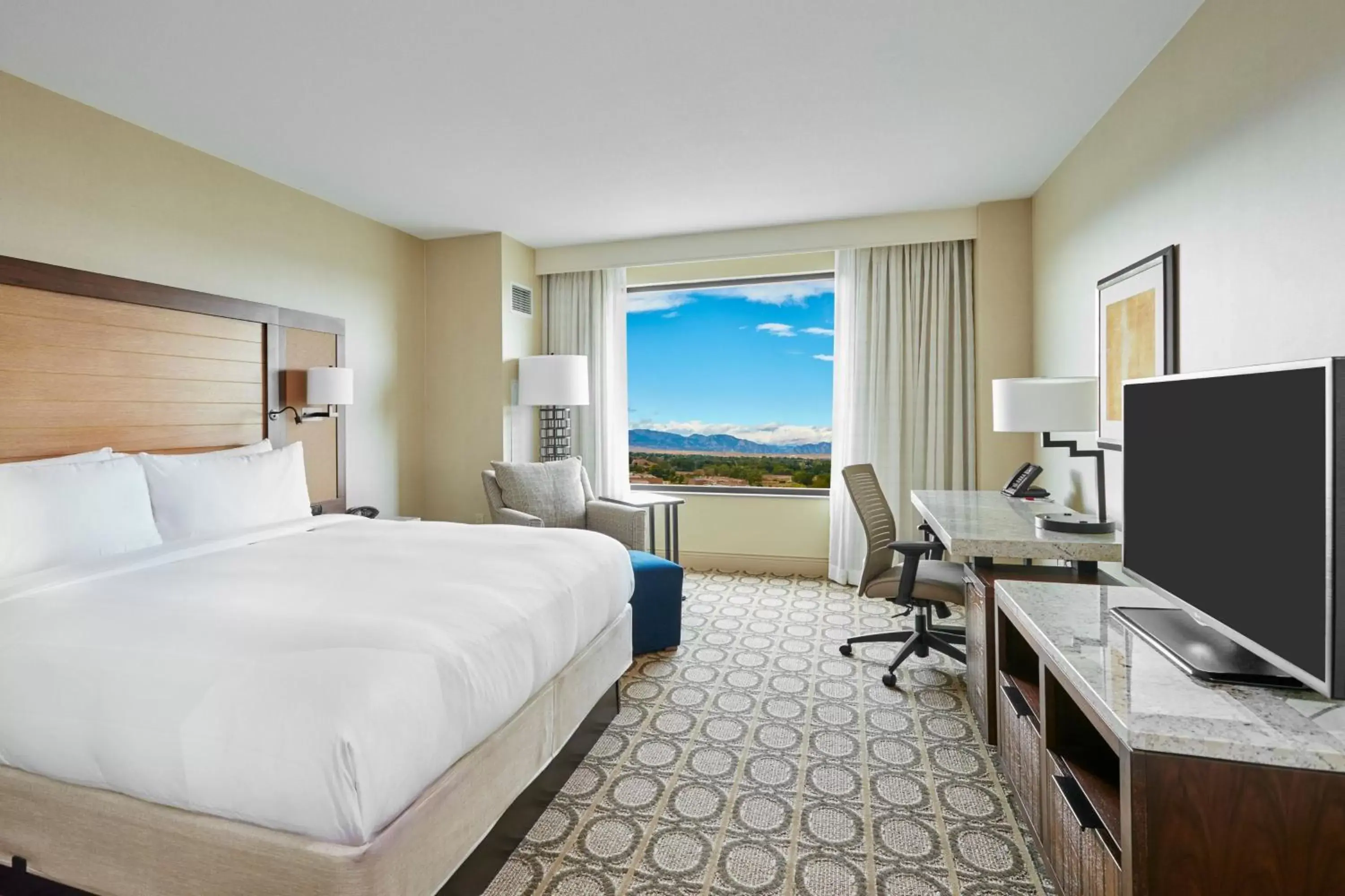 Photo of the whole room, Mountain View in Denver Marriott Westminster