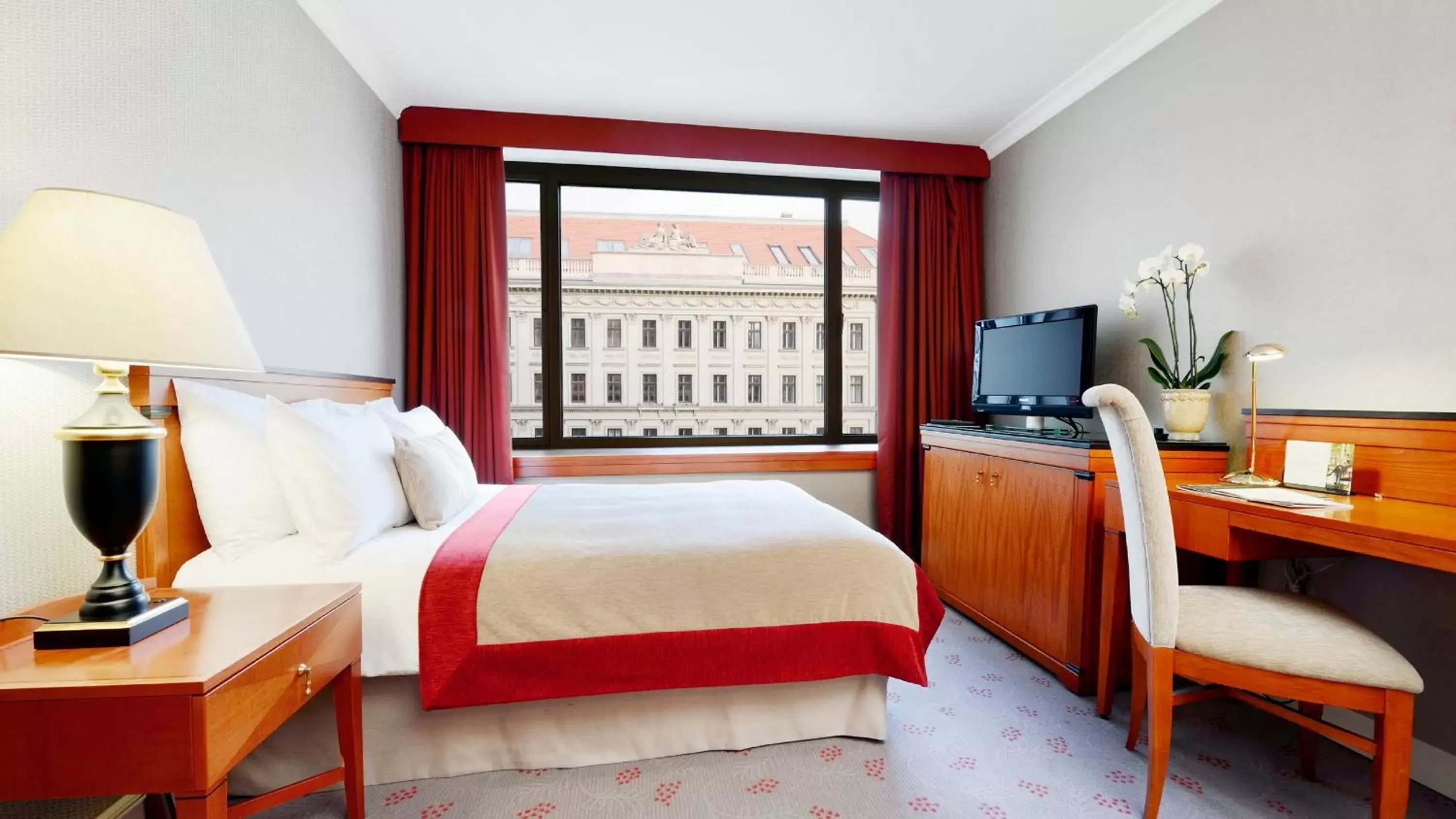 Photo of the whole room, Bed in InterContinental Budapest, an IHG Hotel