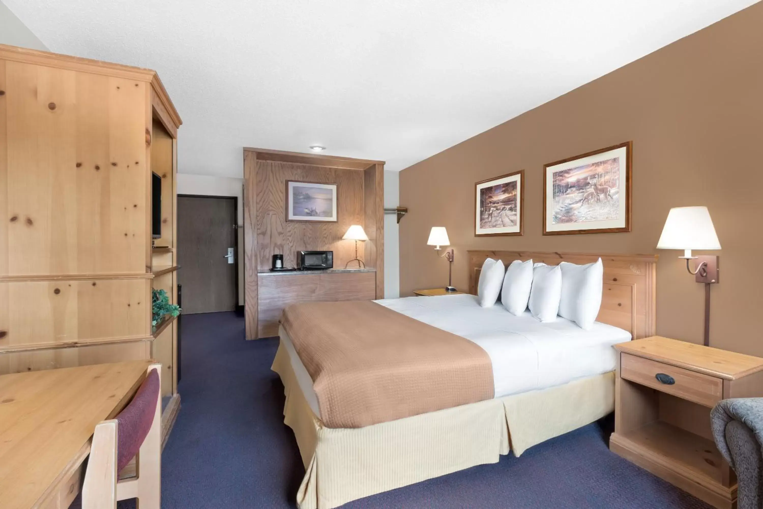 Photo of the whole room, Bed in Super 8 by Wyndham Chamberlain SD Photo of the whole room, Bed in Super 8 by Wyndham Chamberlain SD