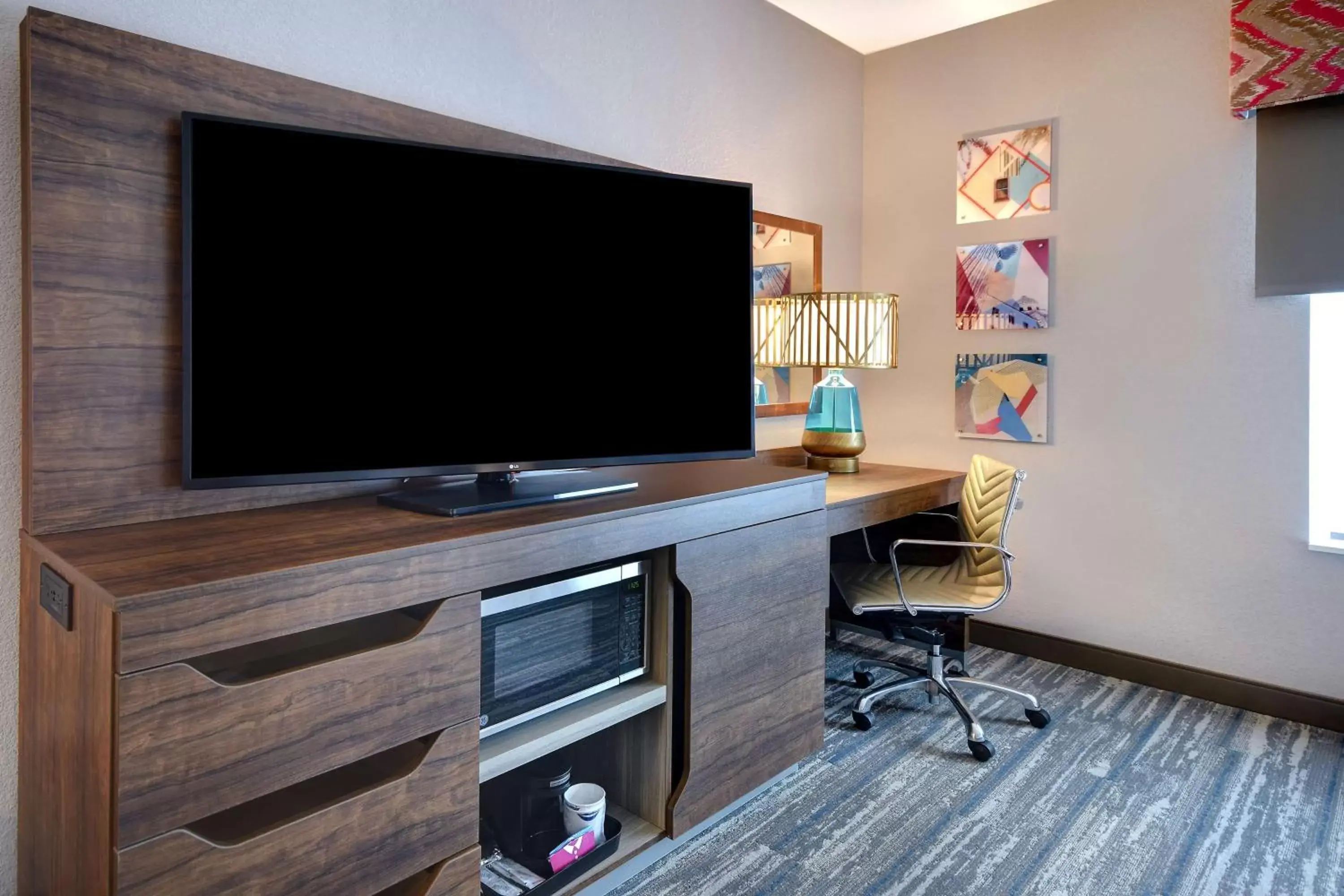 Bedroom, TV/Entertainment Center in Hampton Inn Tucson Downtown, Az