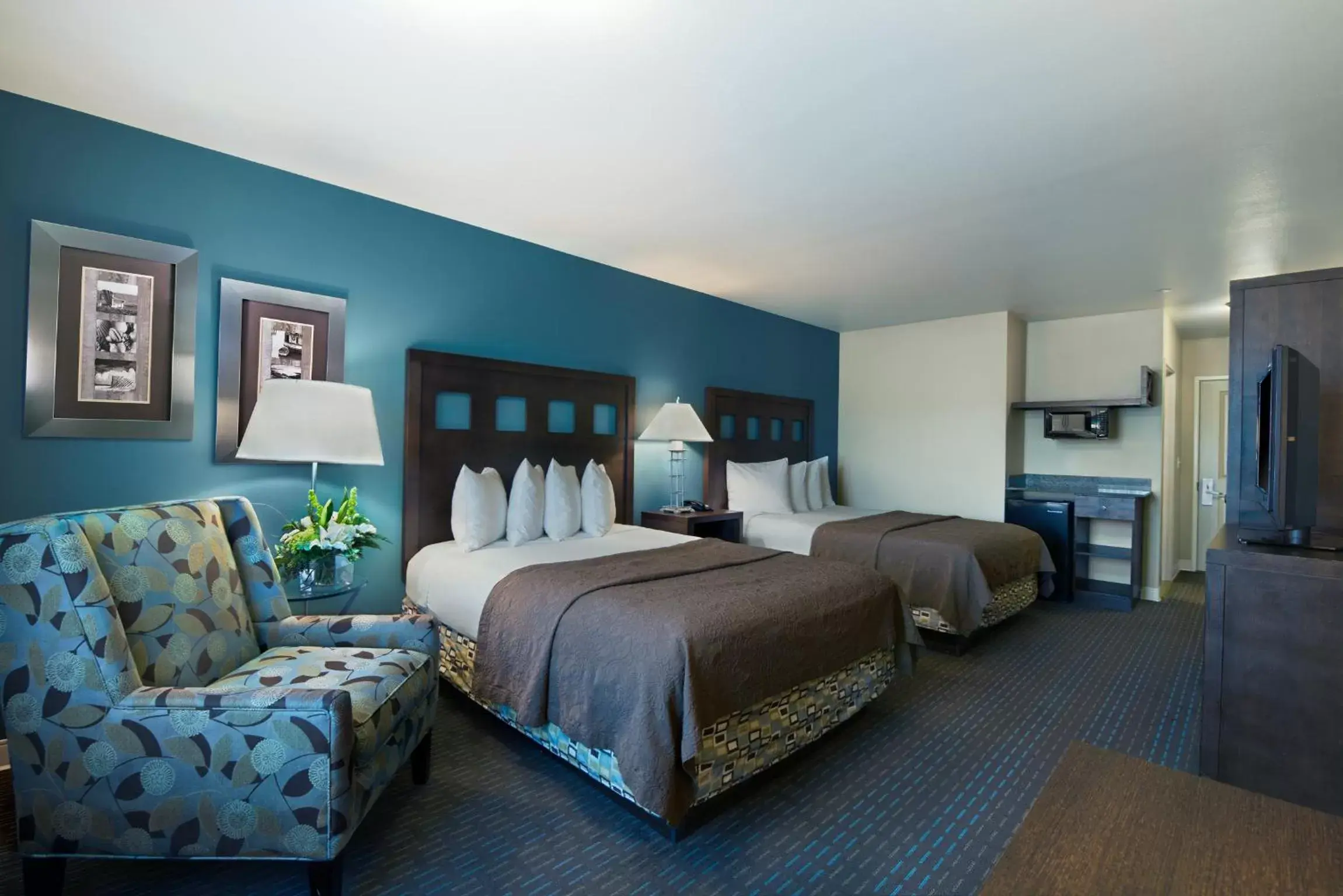 2 Queen Suite in Oxford Suites Silverdale 2 Queen Suite in Oxford Suites Silverdale