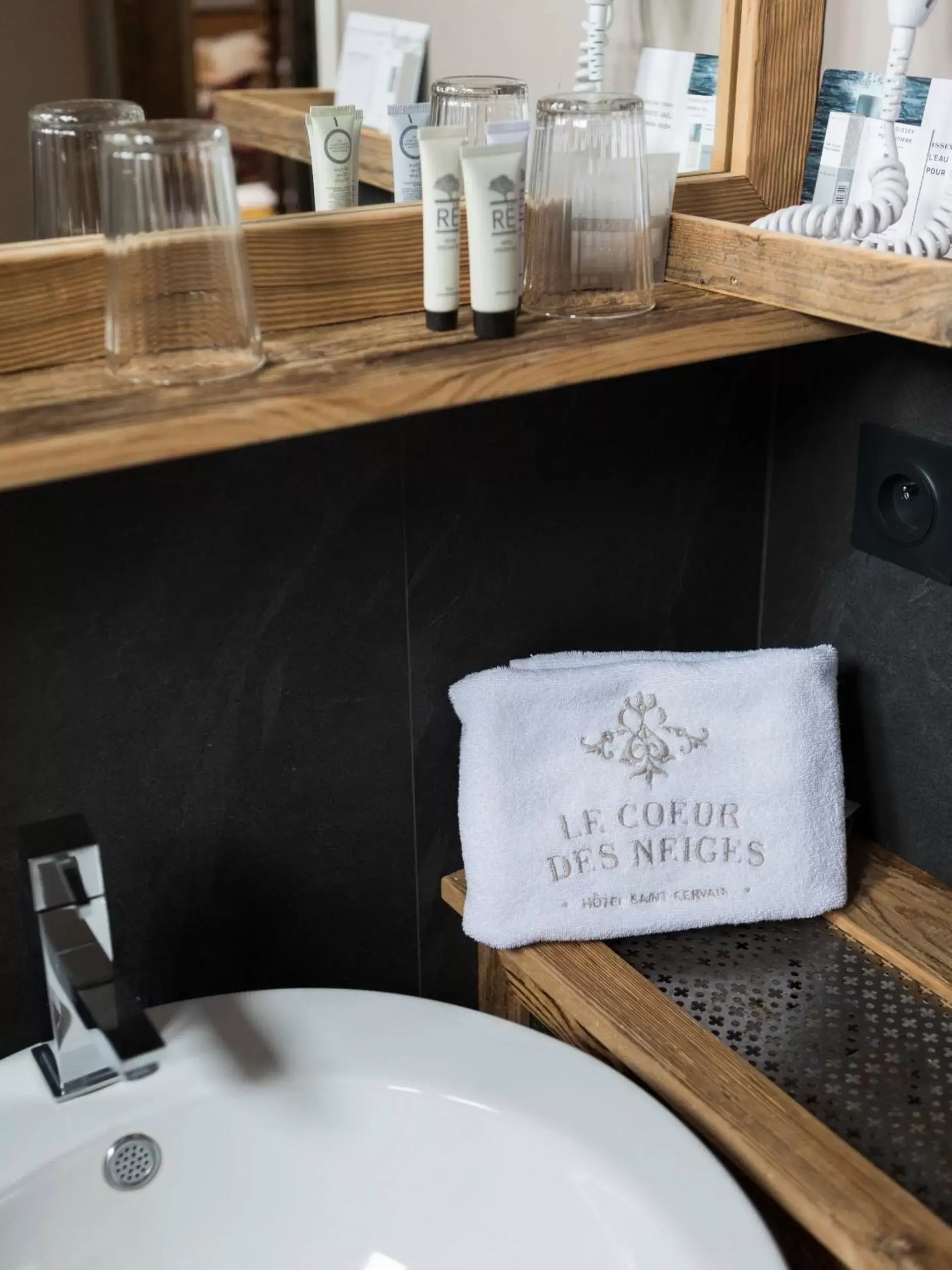 Bathroom in Coeur des Neiges