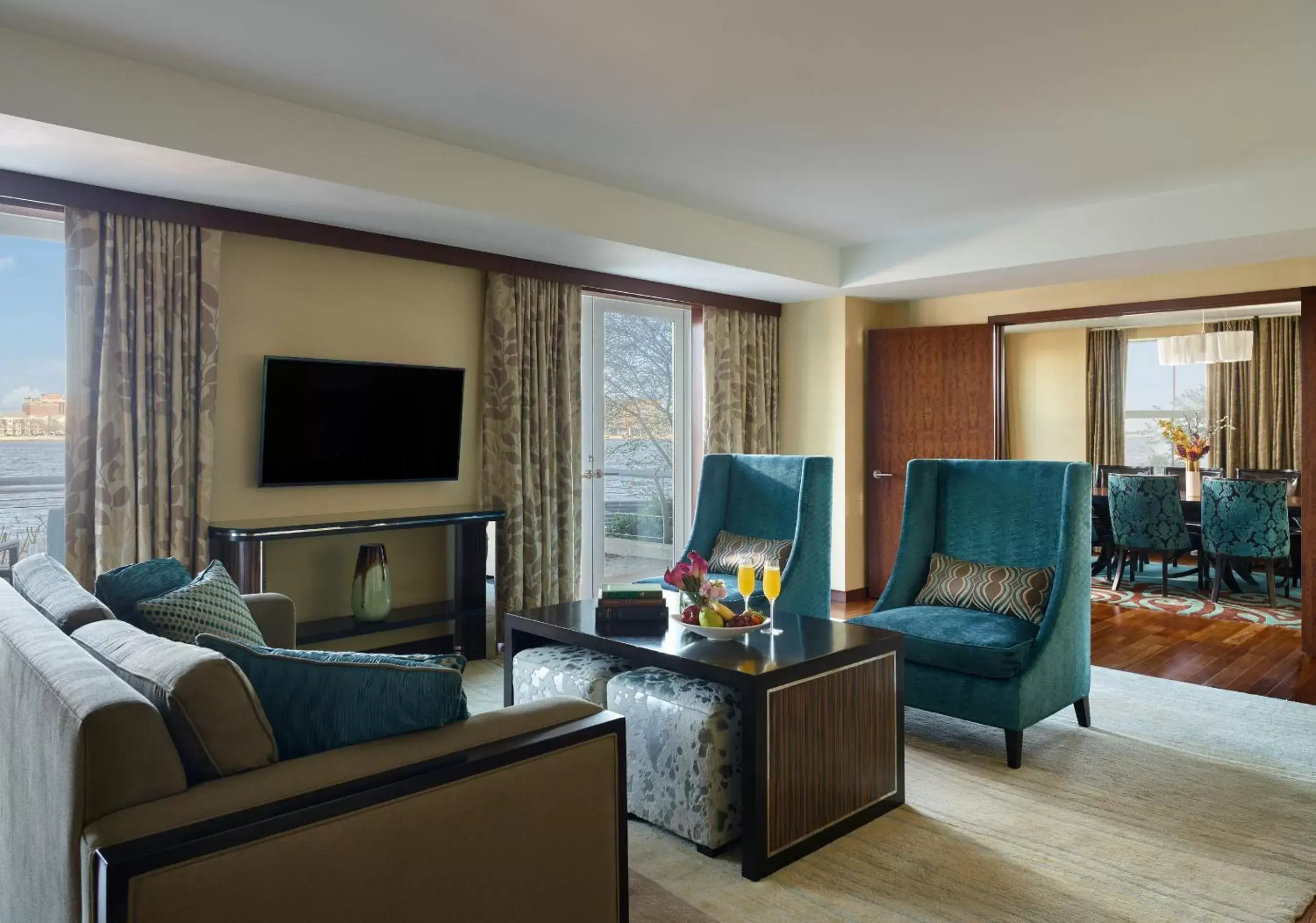 Living room, Seating Area in Battery Wharf Hotel, Boston Waterfront