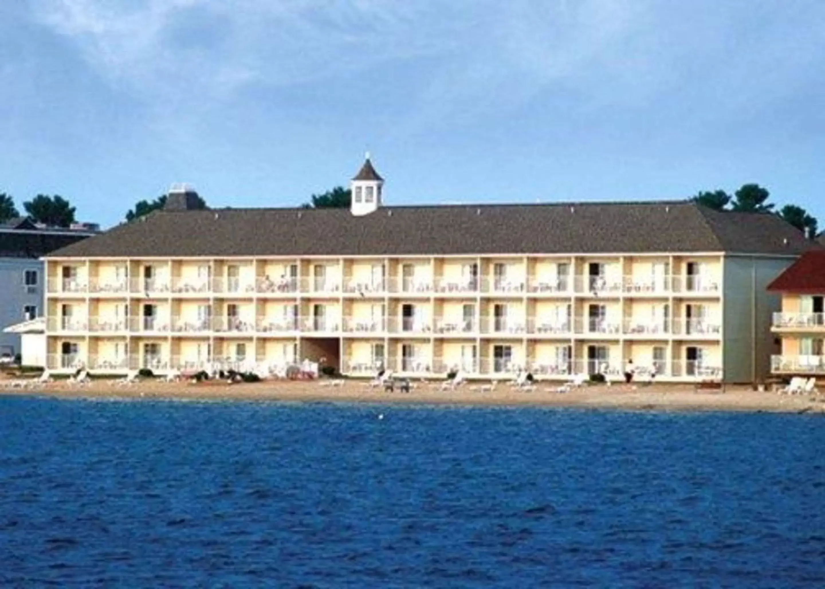 Property Building in Comfort Inn Lakeside - Mackinaw City