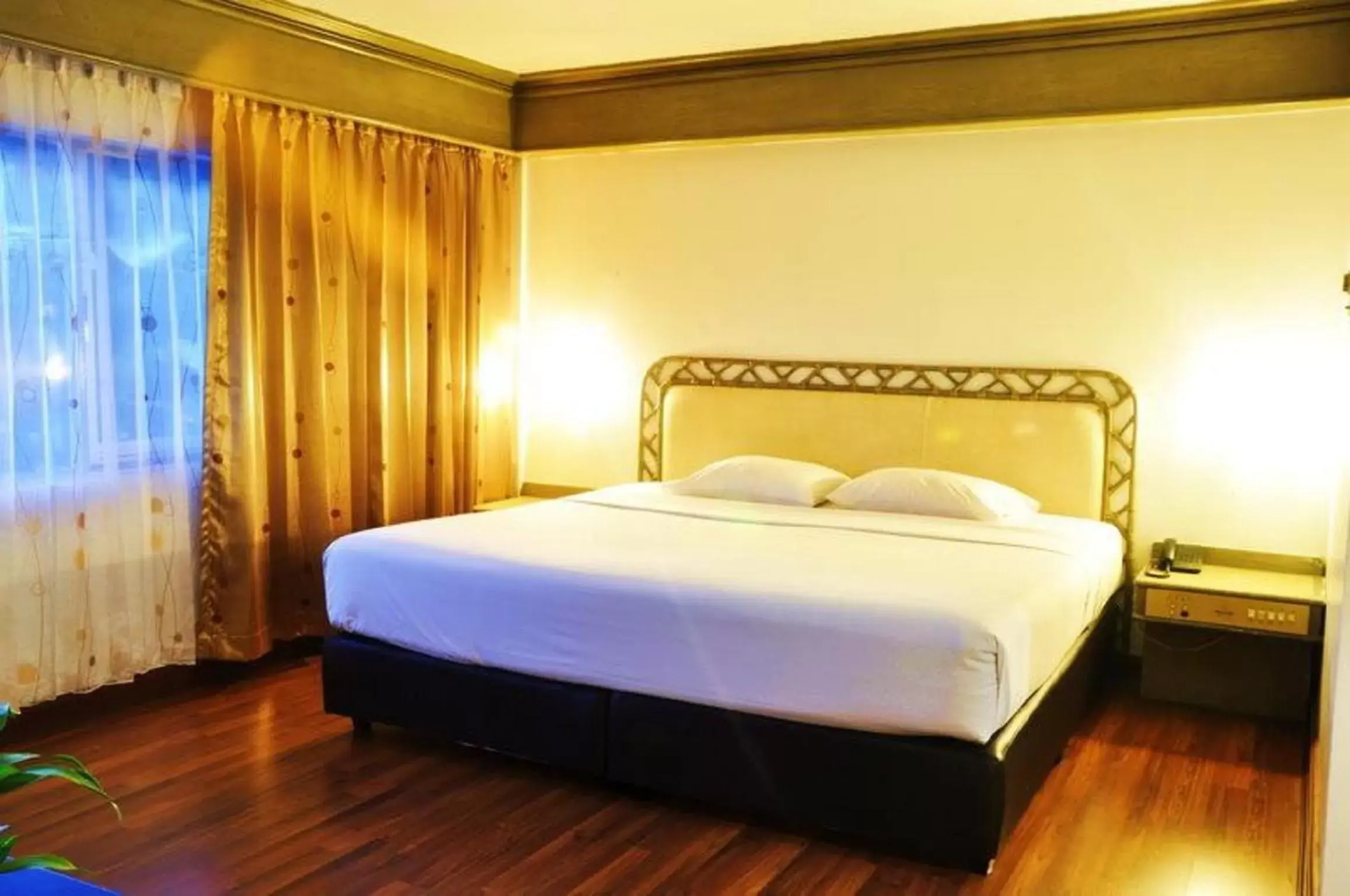 Bed in Basaya Beach Hotel & Resort