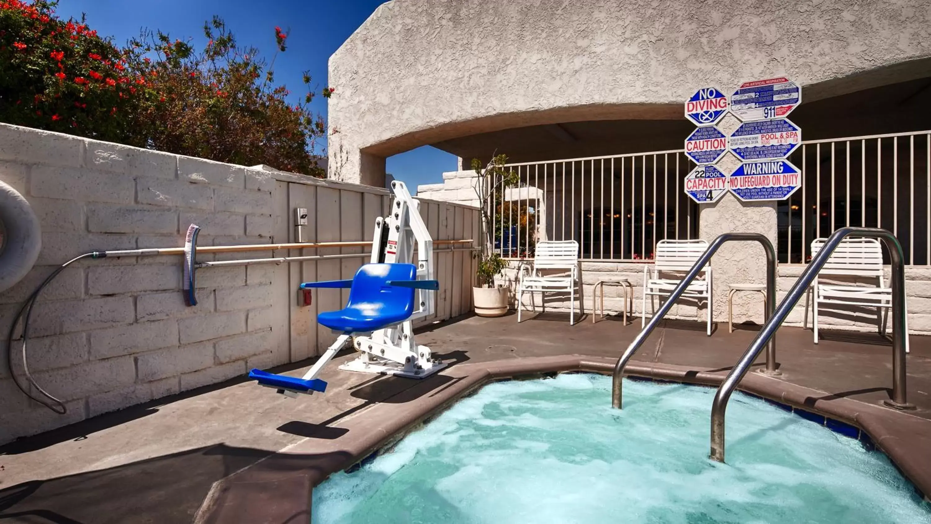 Swimming Pool in SureStay Hotel by Best Western Camarillo