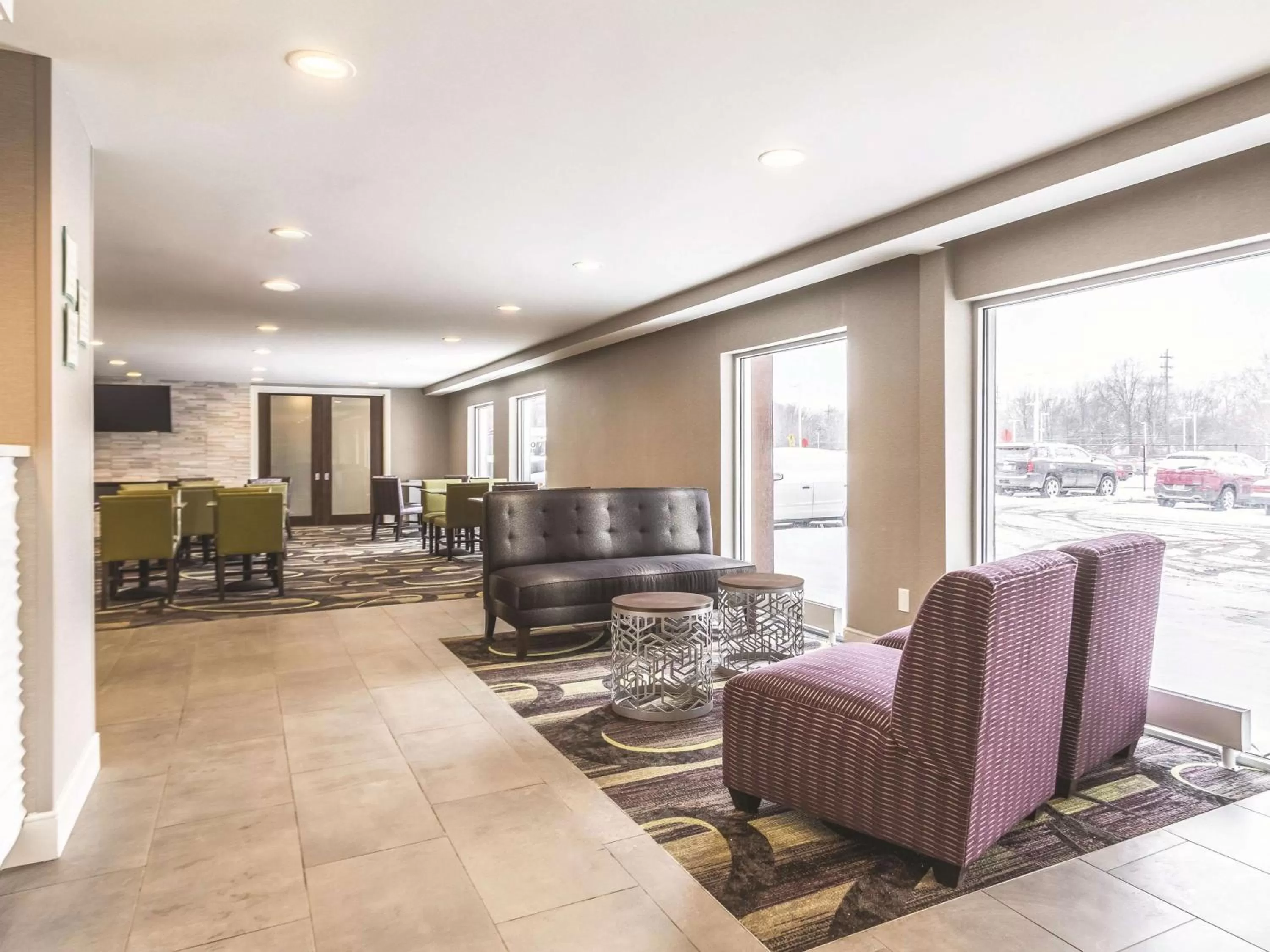 Lobby or reception in La Quinta by Wyndham Cleveland - Airport North