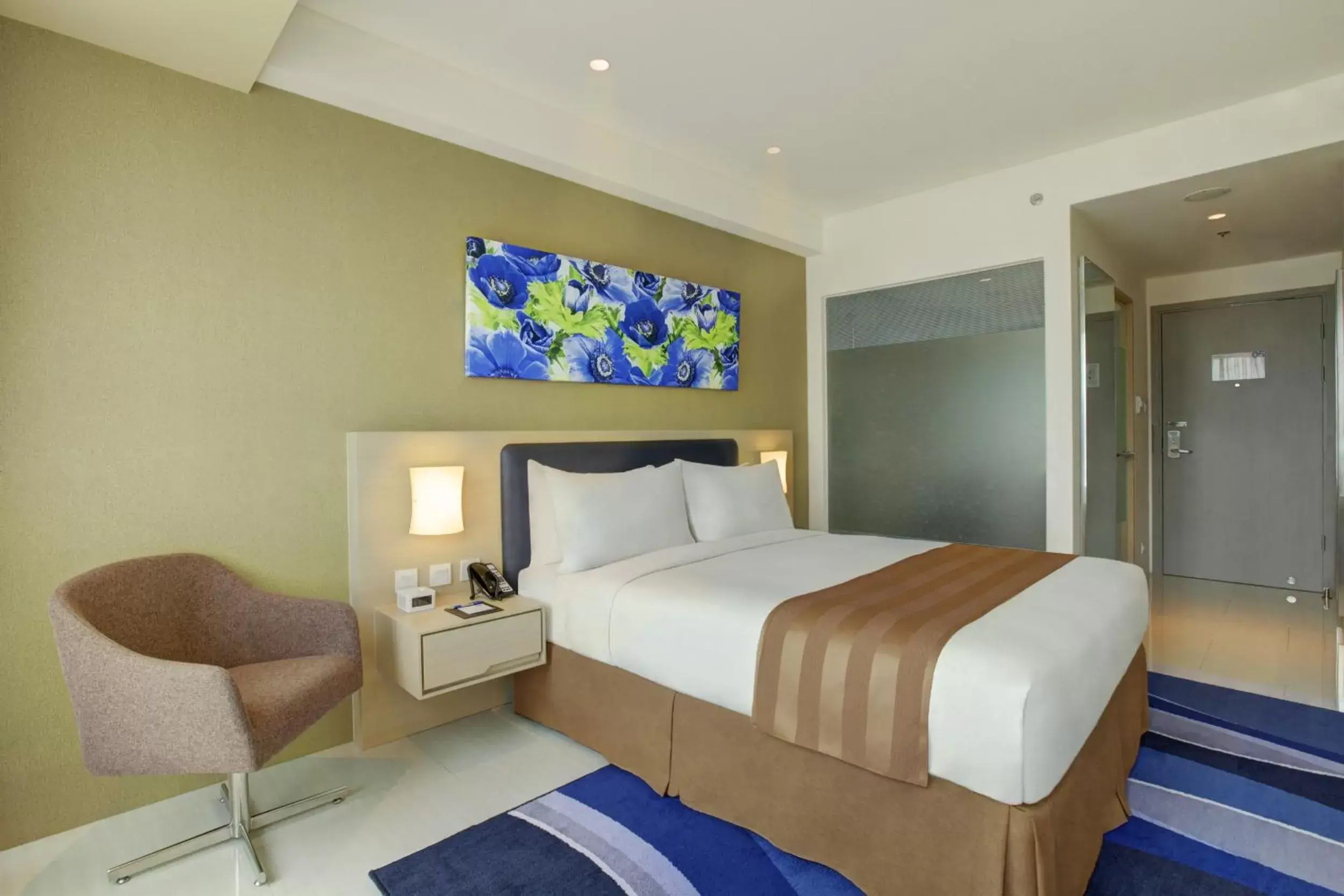 Bedroom, Bed in Holiday Inn Express Jakarta International Expo, an IHG Hotel