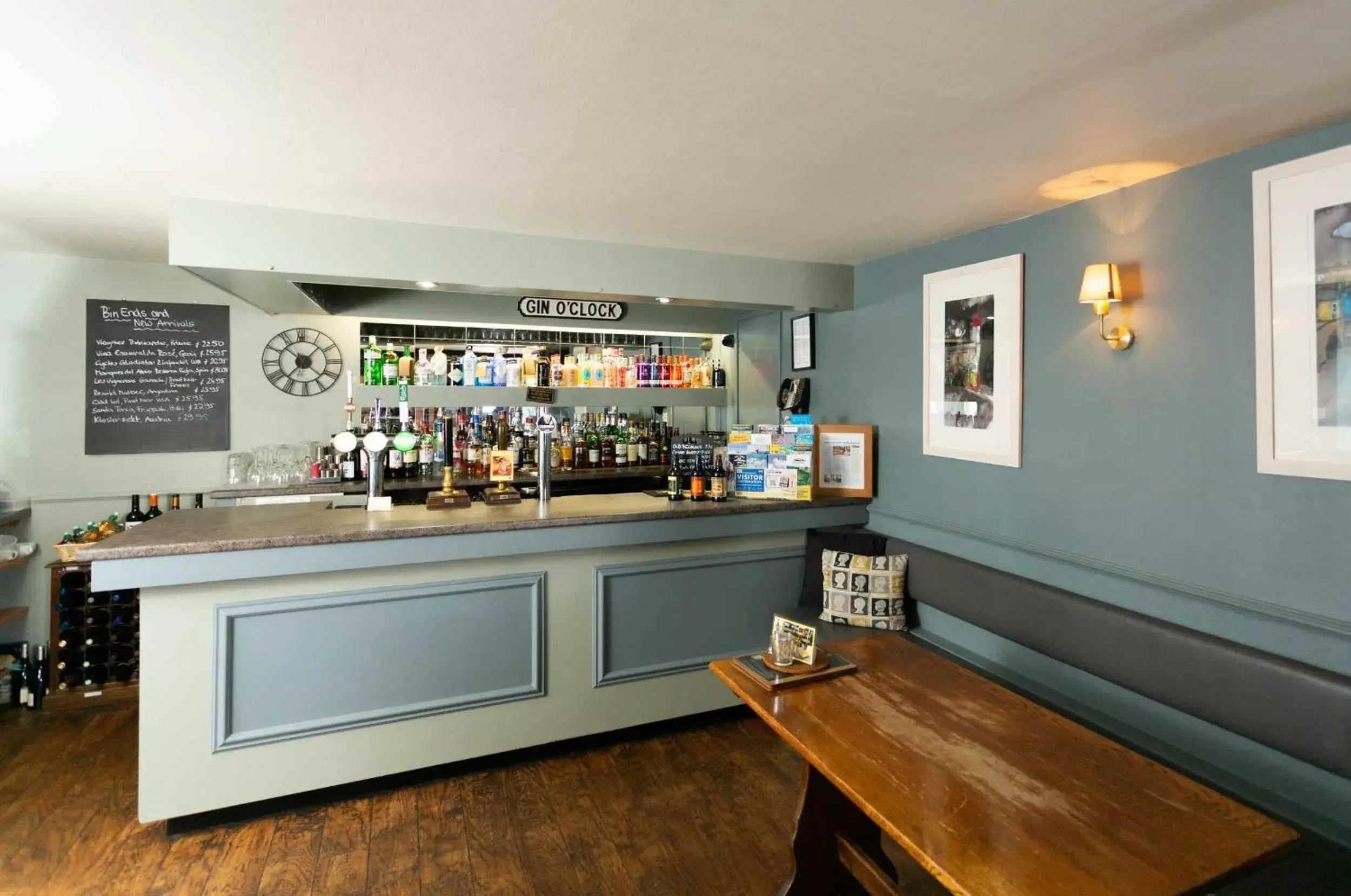 Lounge or bar, Lounge/Bar in Queens Head Hotel