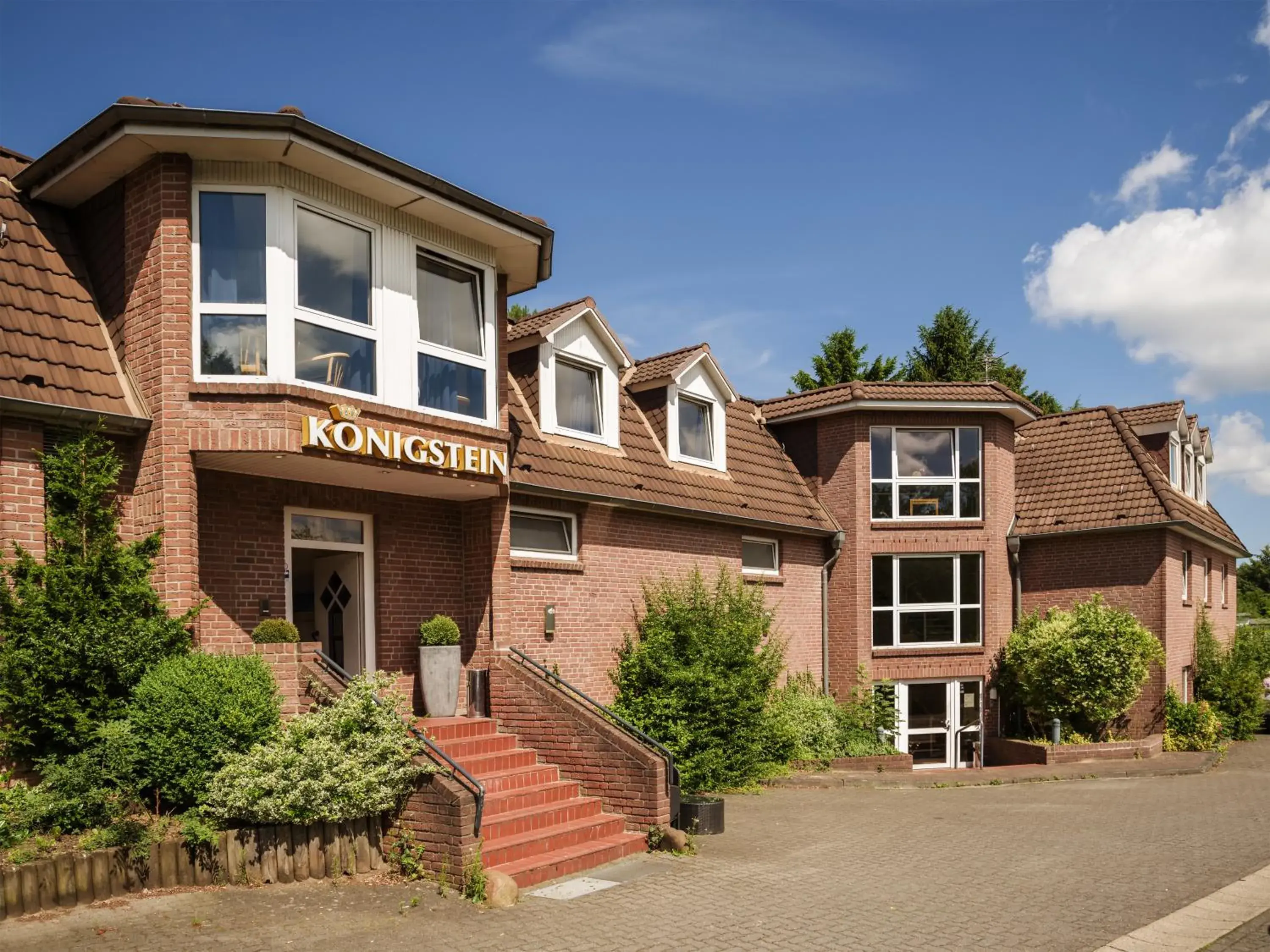 Facade/entrance, Property Building in Hotel Koenigstein Kiel by Tulip Inn