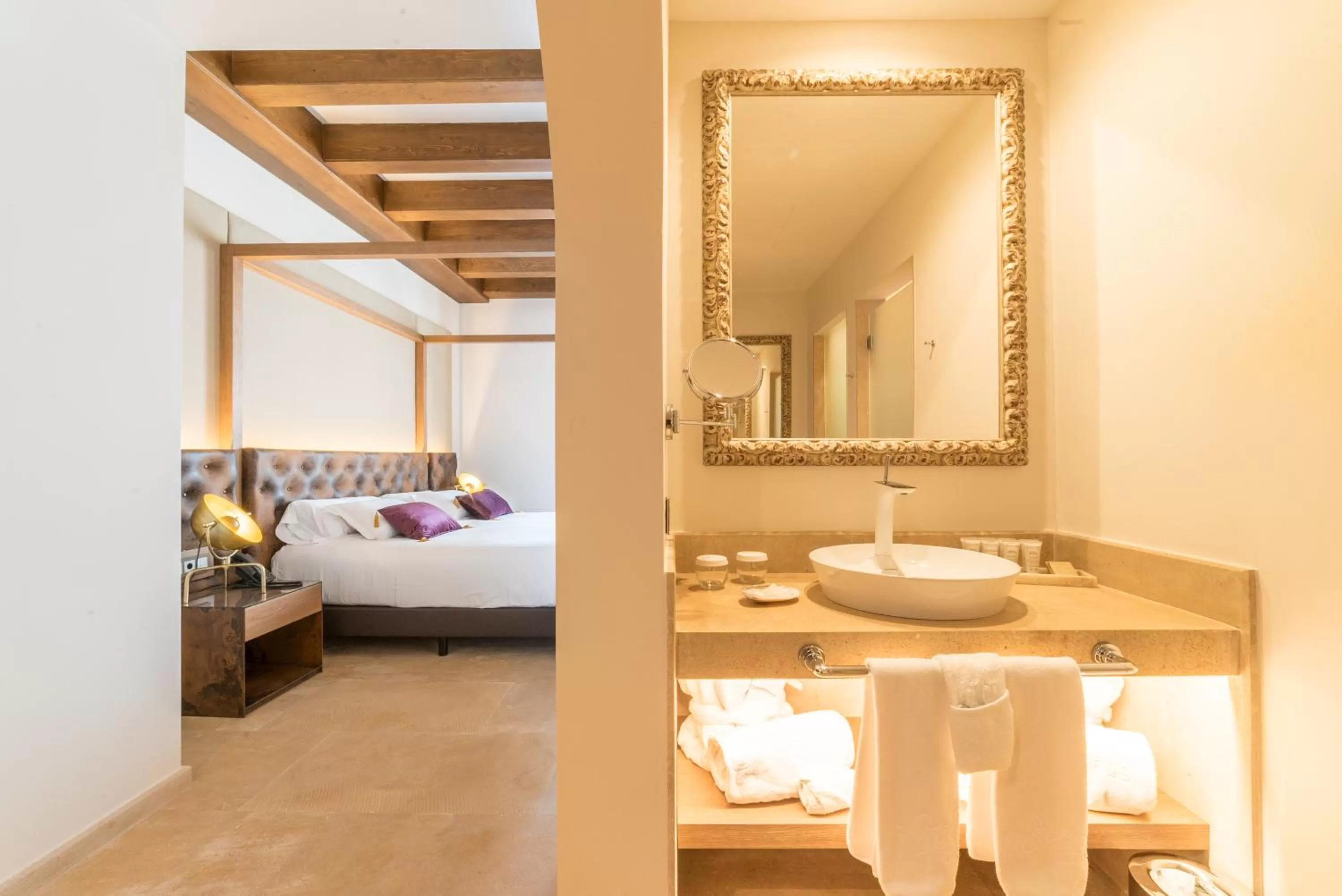 Bathroom, Bed in Hotel Creu de Tau Art&Spa-Adults only