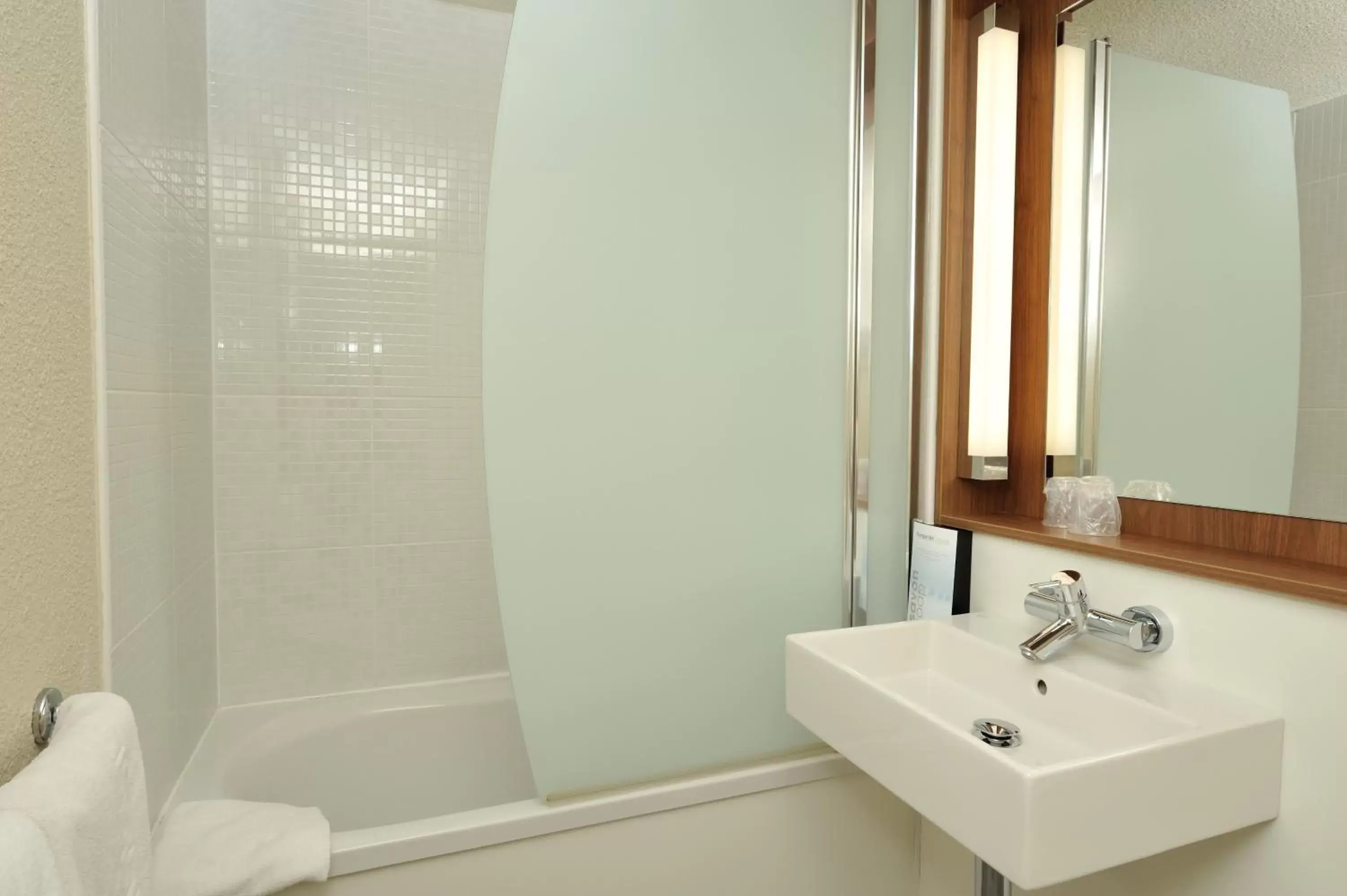 Bathroom in Campanile Annecy - Cran Gevrier