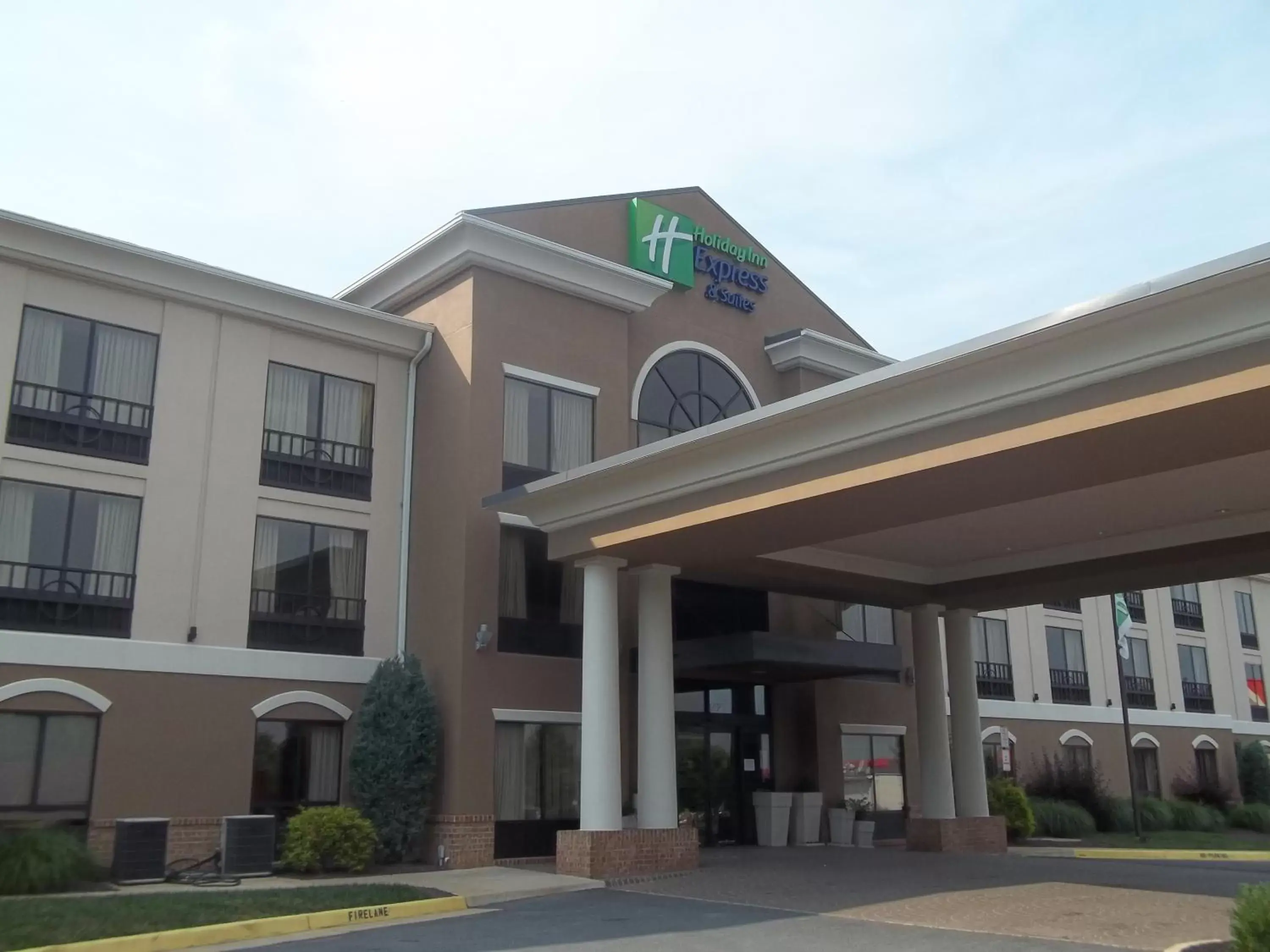 Property Building in Holiday Inn Express and Suites Winchester, an IHG Hotel
