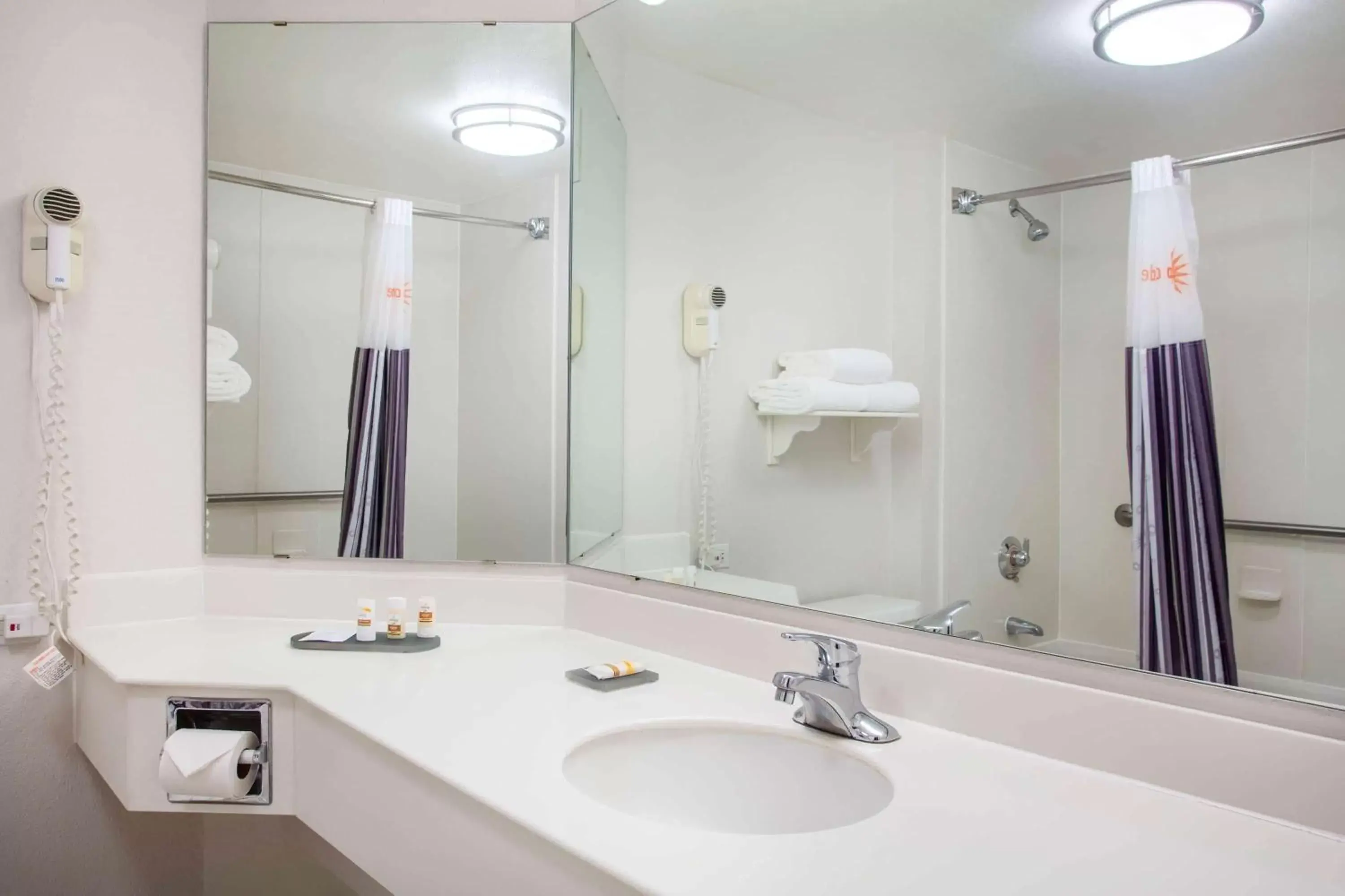 Bathroom in La Quinta by Wyndham Charlotte Airport South