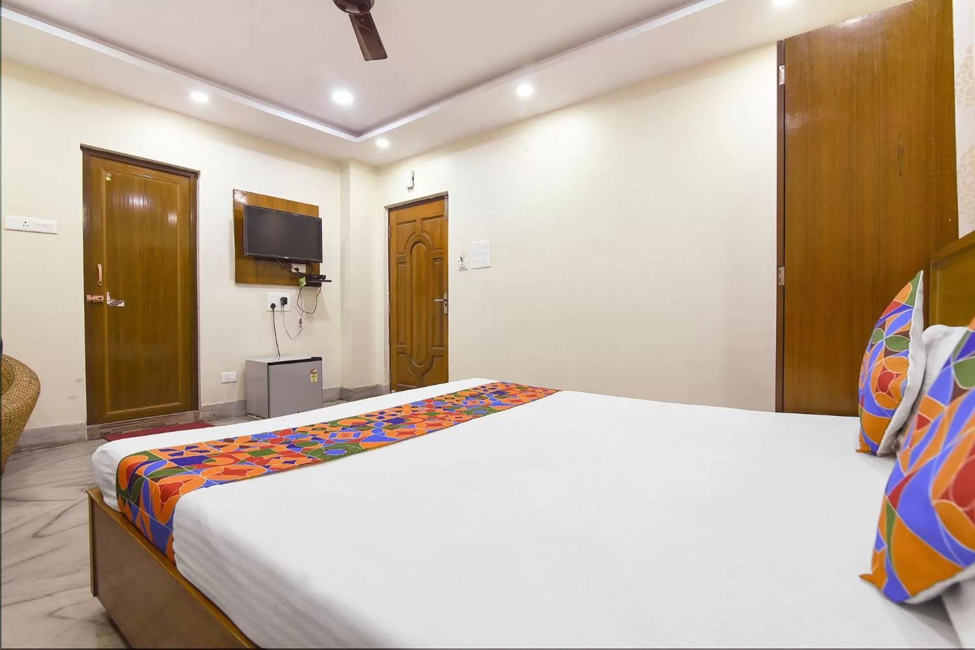 Communal lounge/ TV room, Bed in FabHotel The Eden Ruby