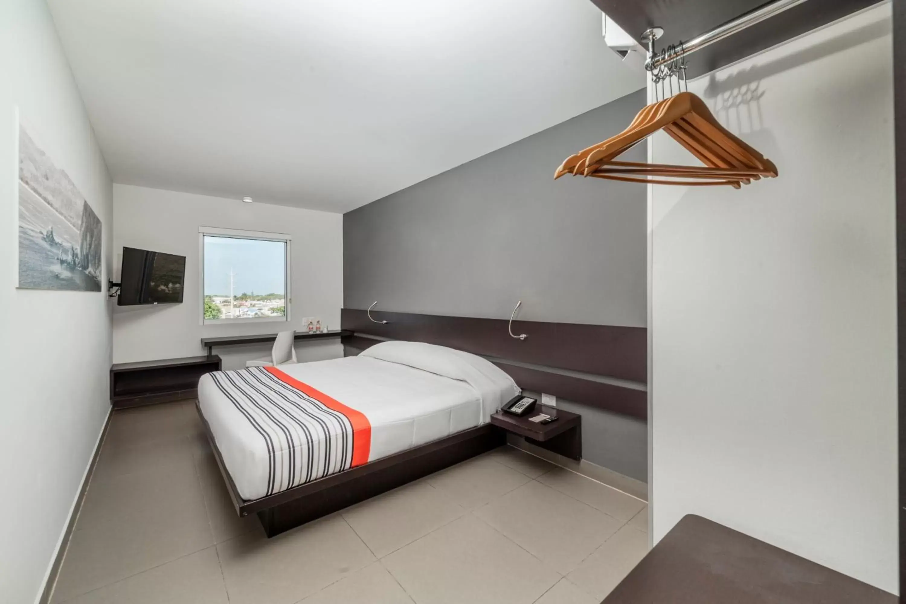 Photo of the whole room, Bed in City Express Junior by Marriott Ciudad del Carmen Aeropuerto