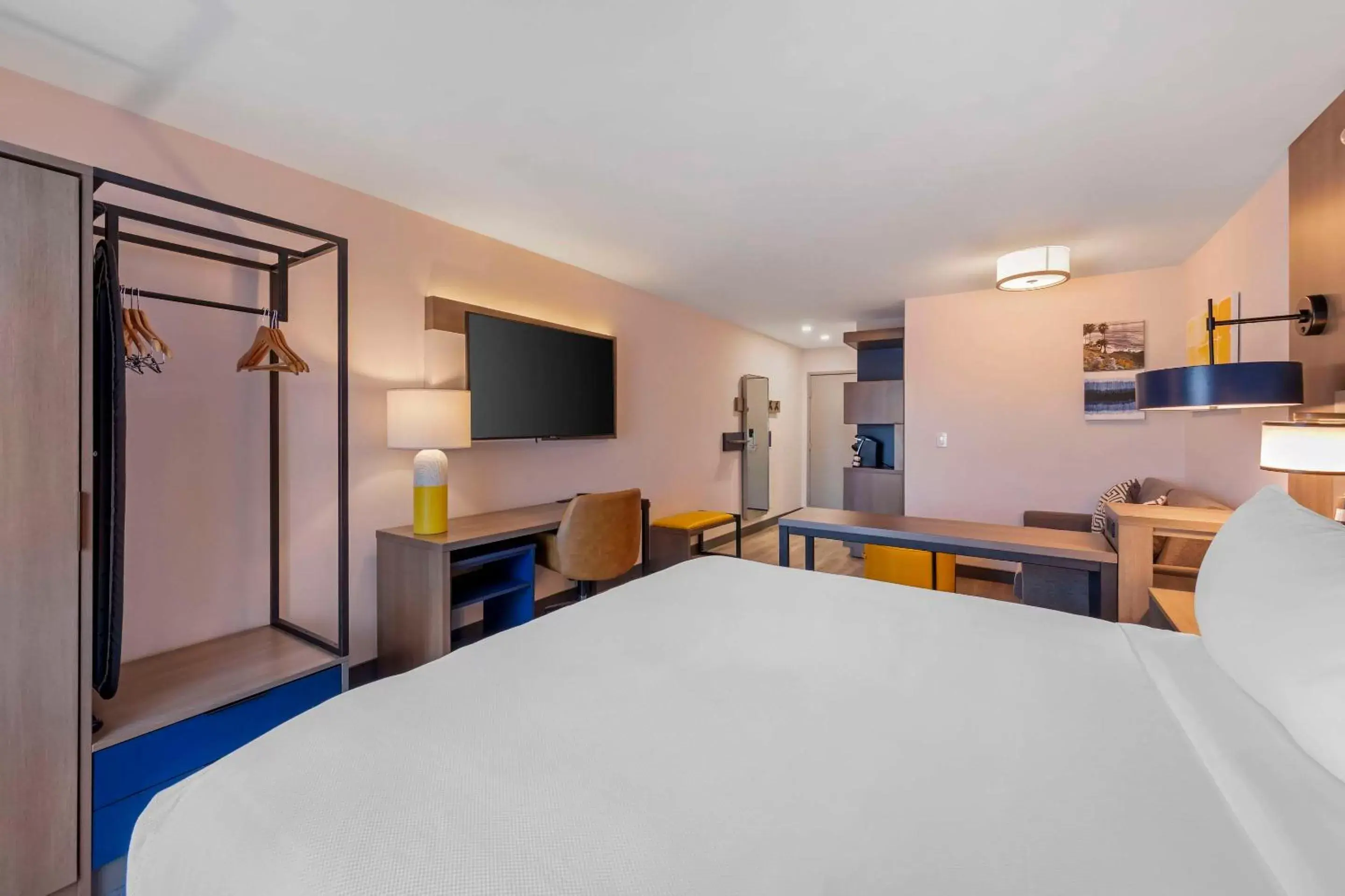 Bedroom in Quality Inn & Suites Irvine Spectrum