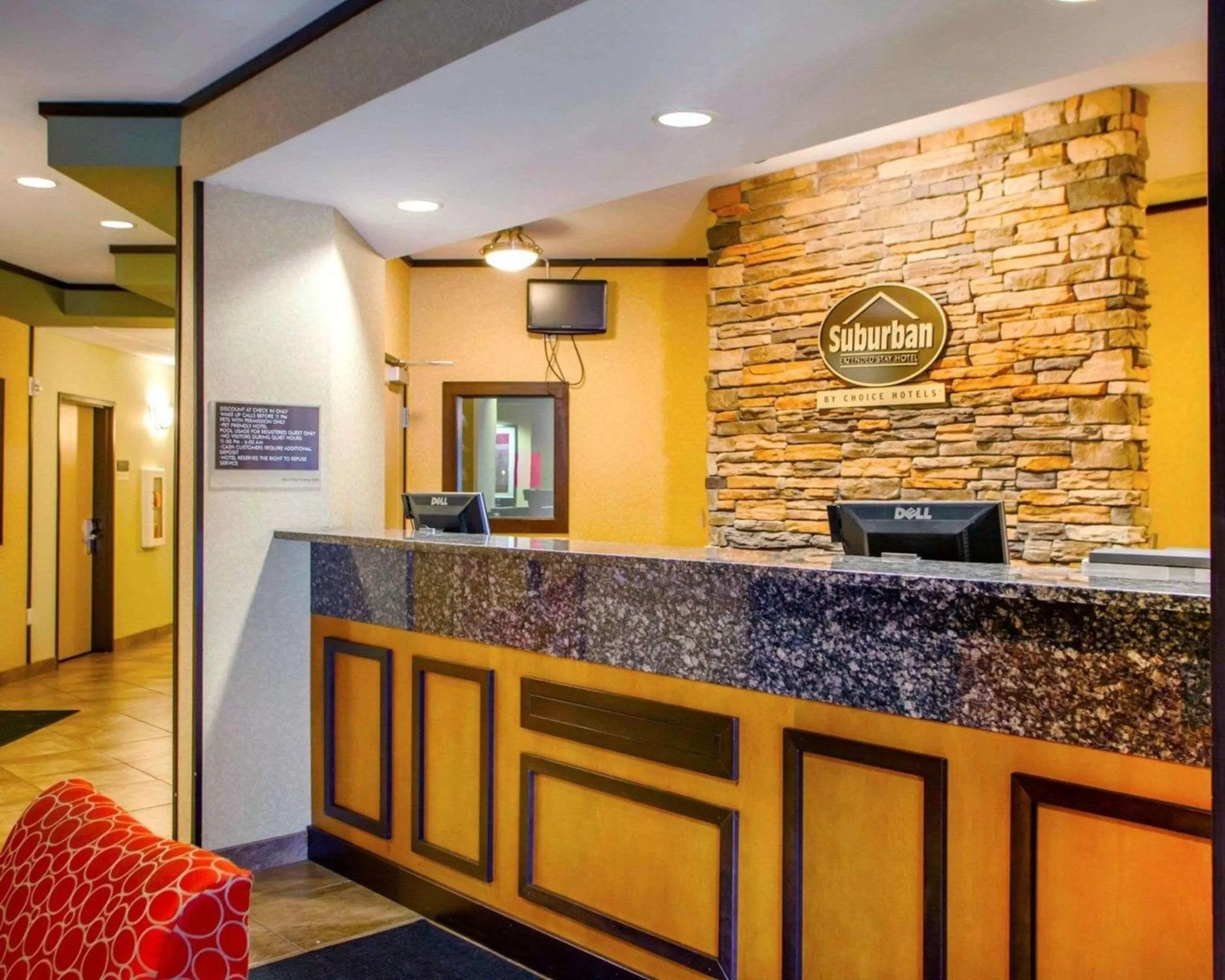 Lobby or reception in Suburban Studios Cedar Falls