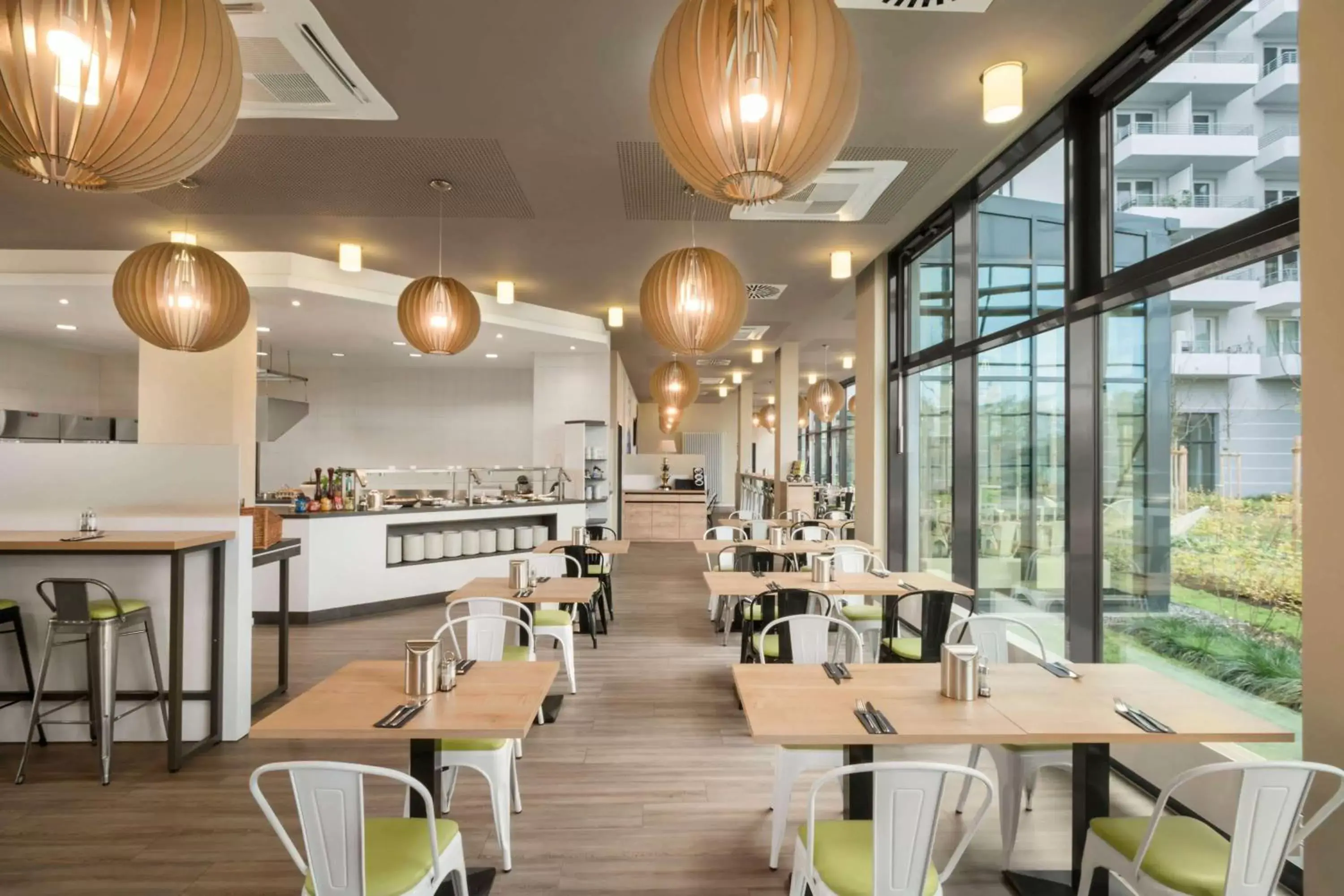 Restaurant/Places to Eat in Super 8 by Wyndham Munich City West