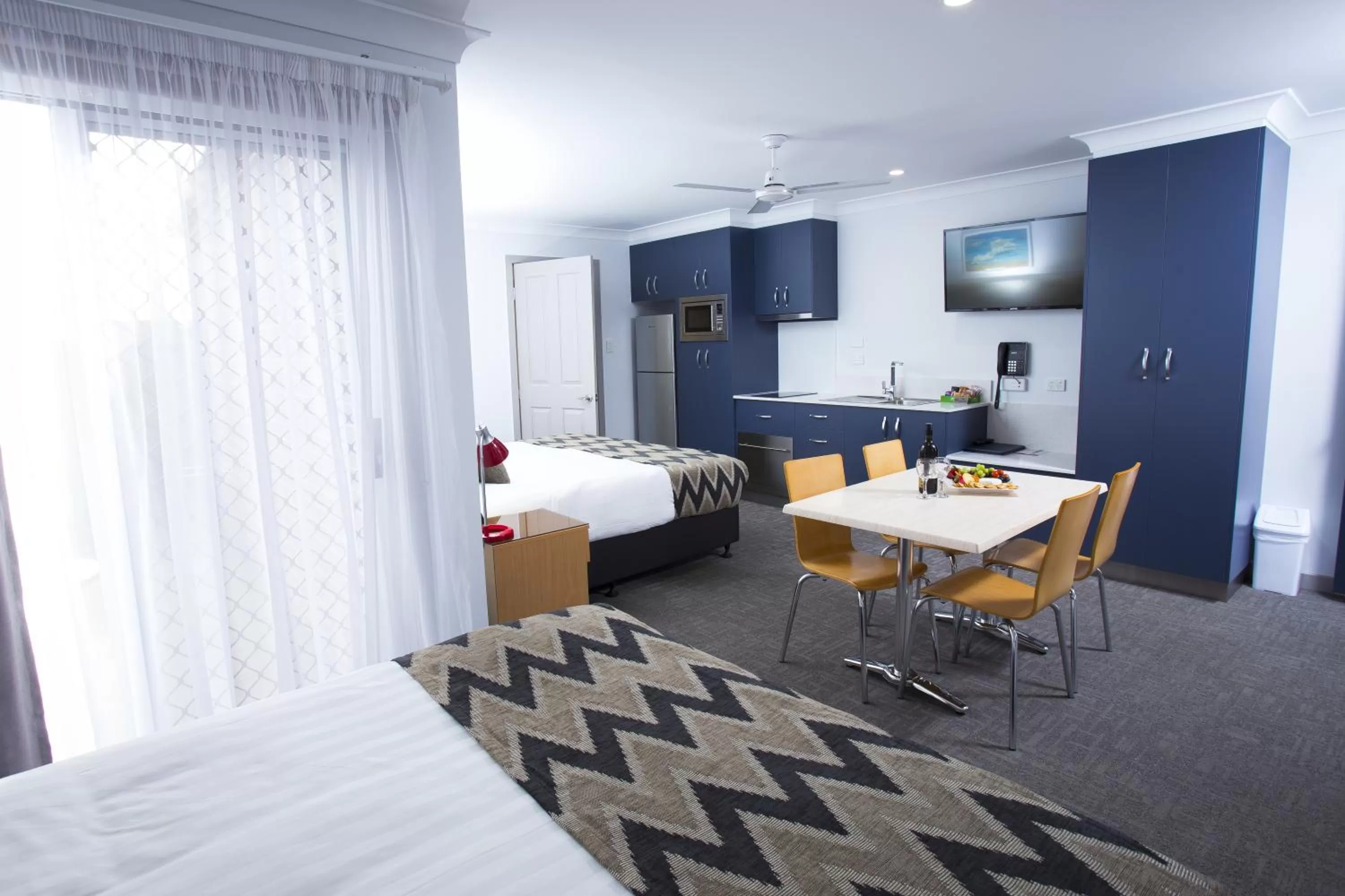 Photo of the whole room, Bed in Altitude Motel Apartments