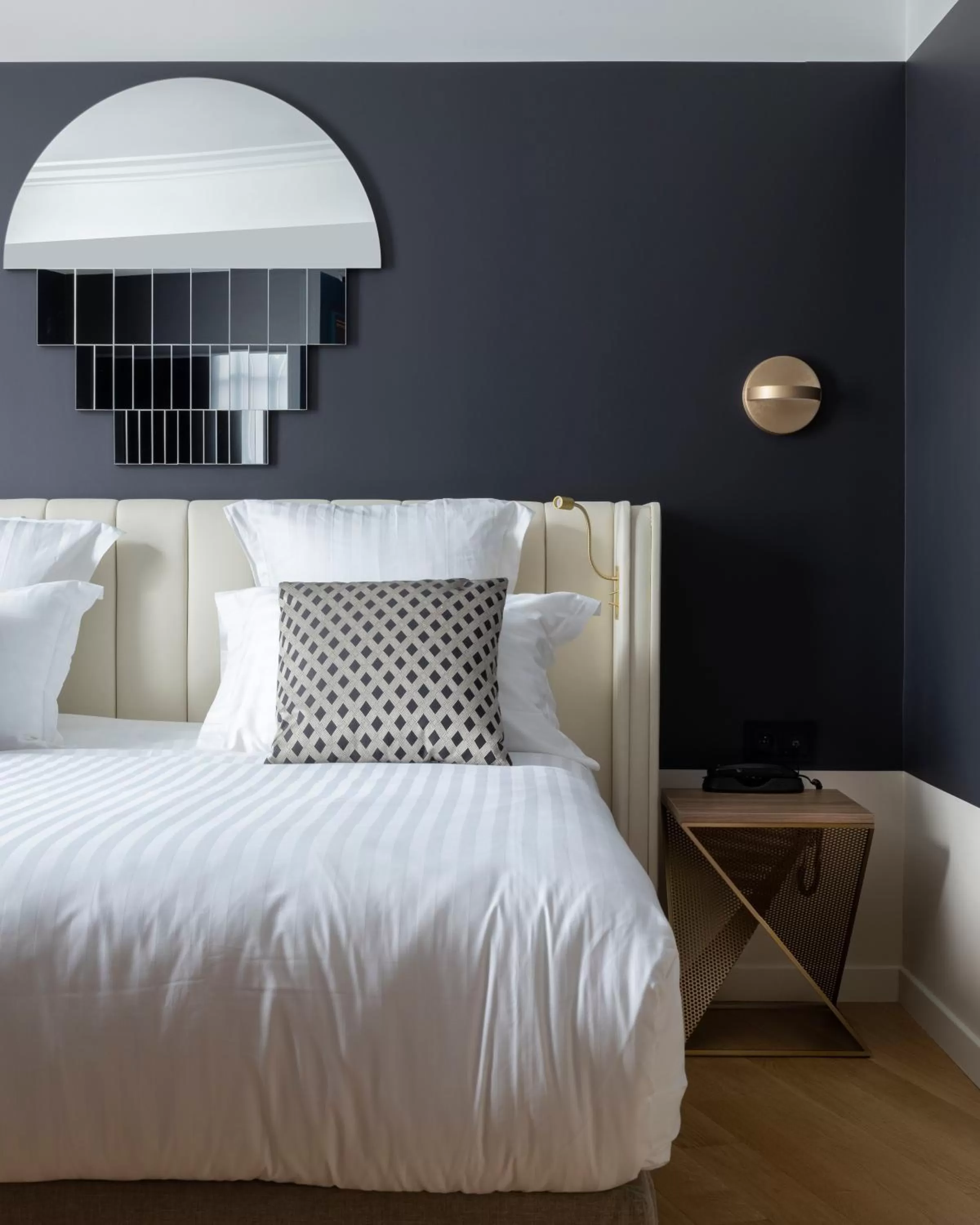 Bed in Hôtel Parisianer