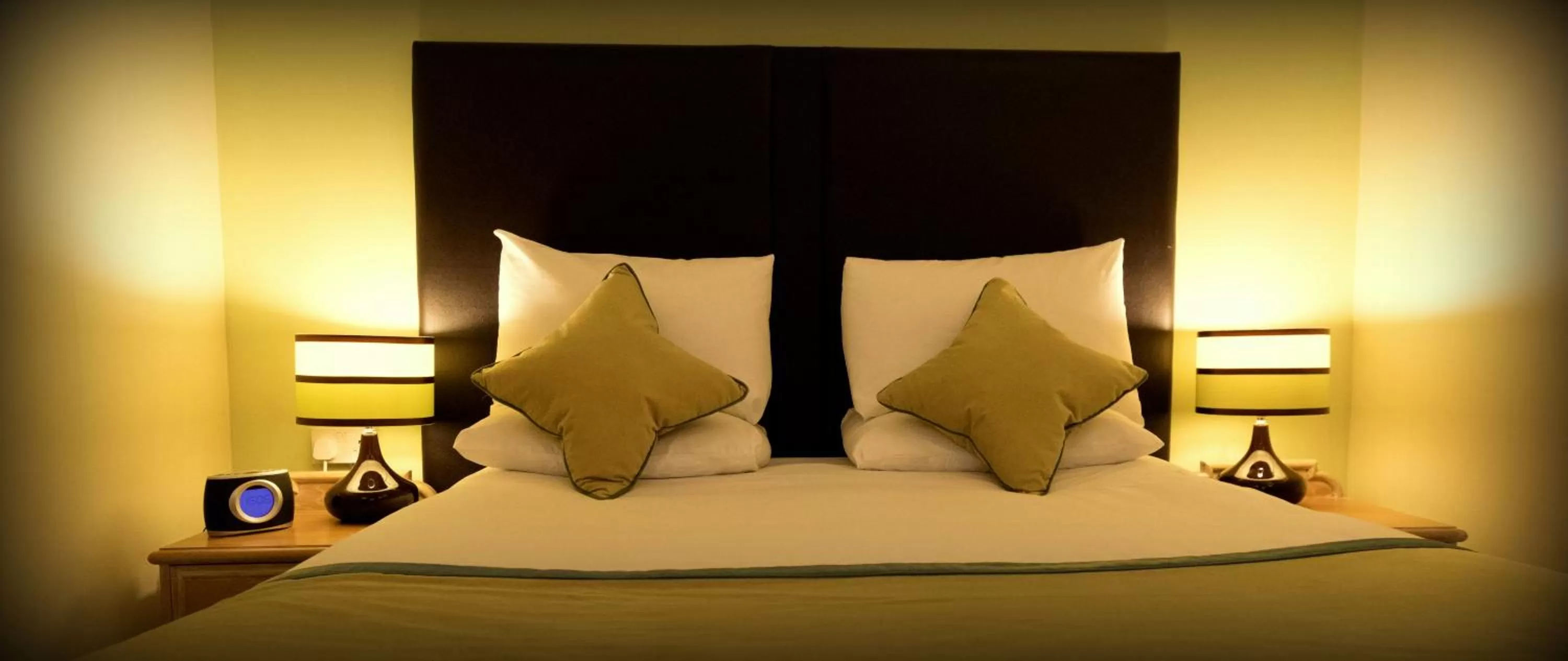 Bed in Stratford Limes Hotel