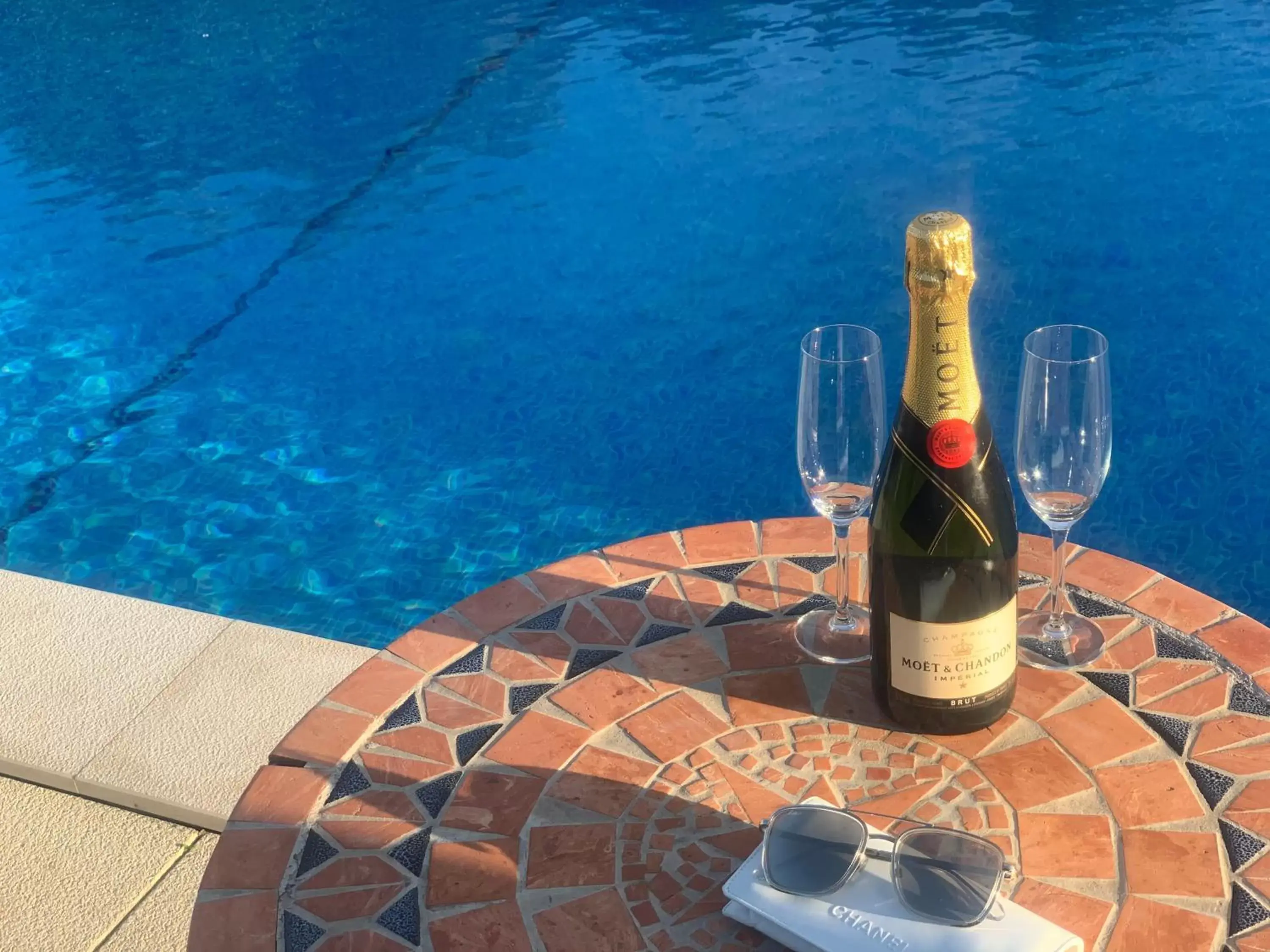 Swimming pool, Drinks in Quinta da Luz - A Luxury Boutique B&B