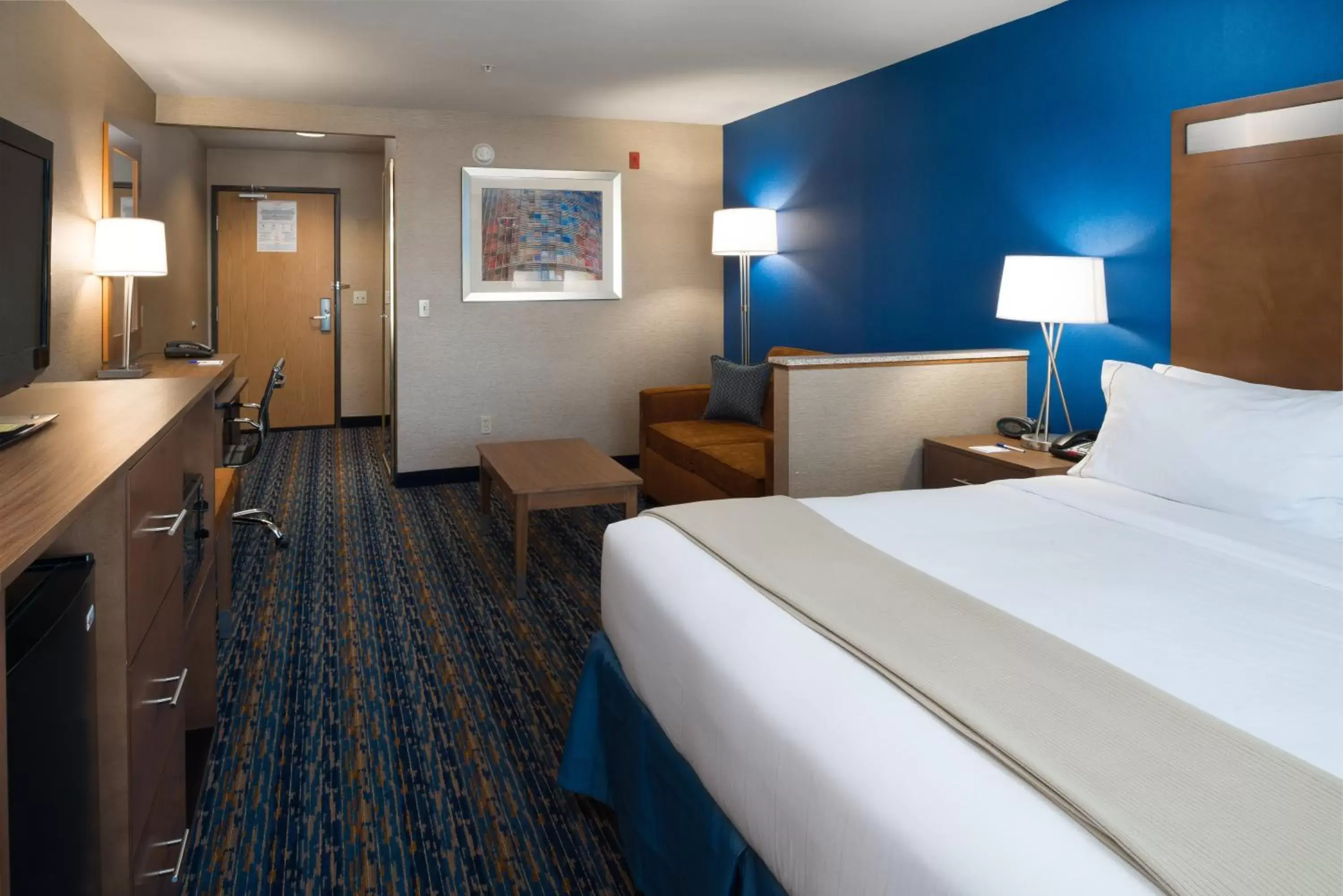 Photo of the whole room, Bed in Holiday Inn Express Rocklin - Galleria Area, an IHG Hotel