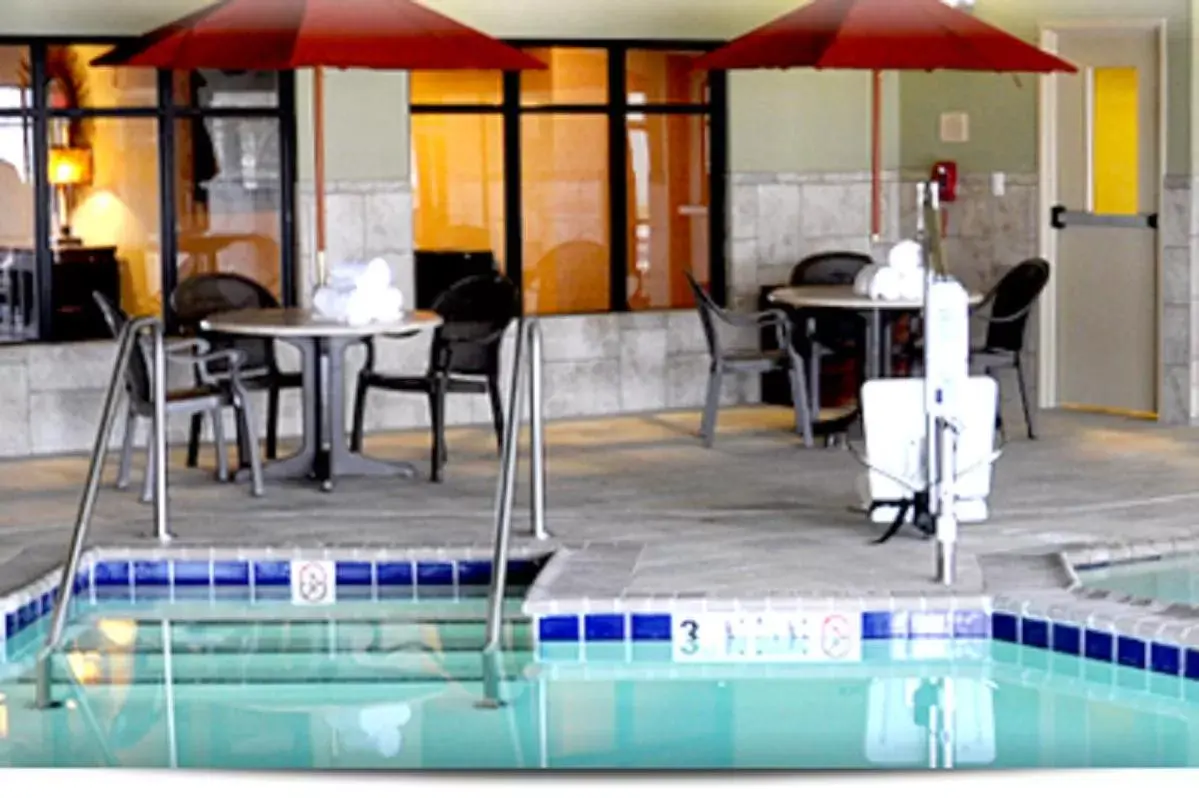 Swimming Pool in Little Missouri Inn & Suites Watford City