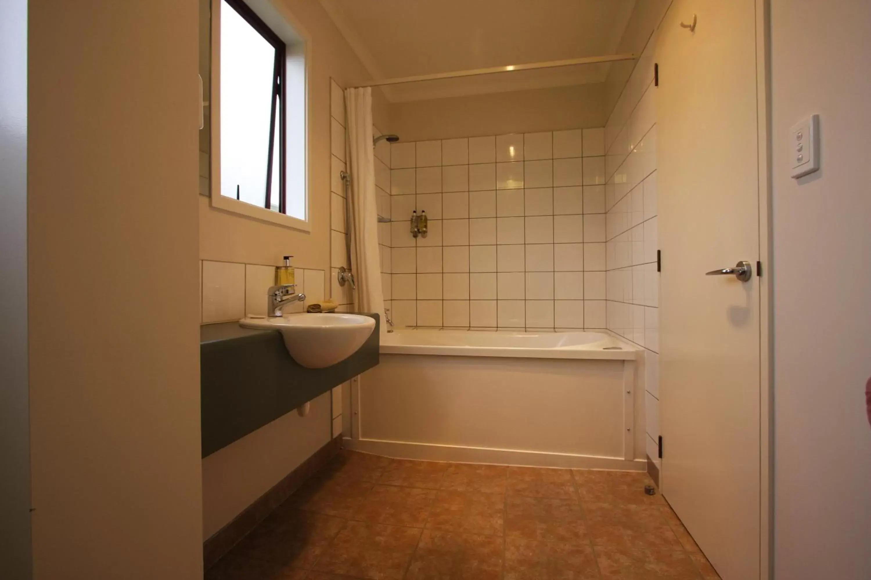 Bathroom in 555 Motel Dunedin