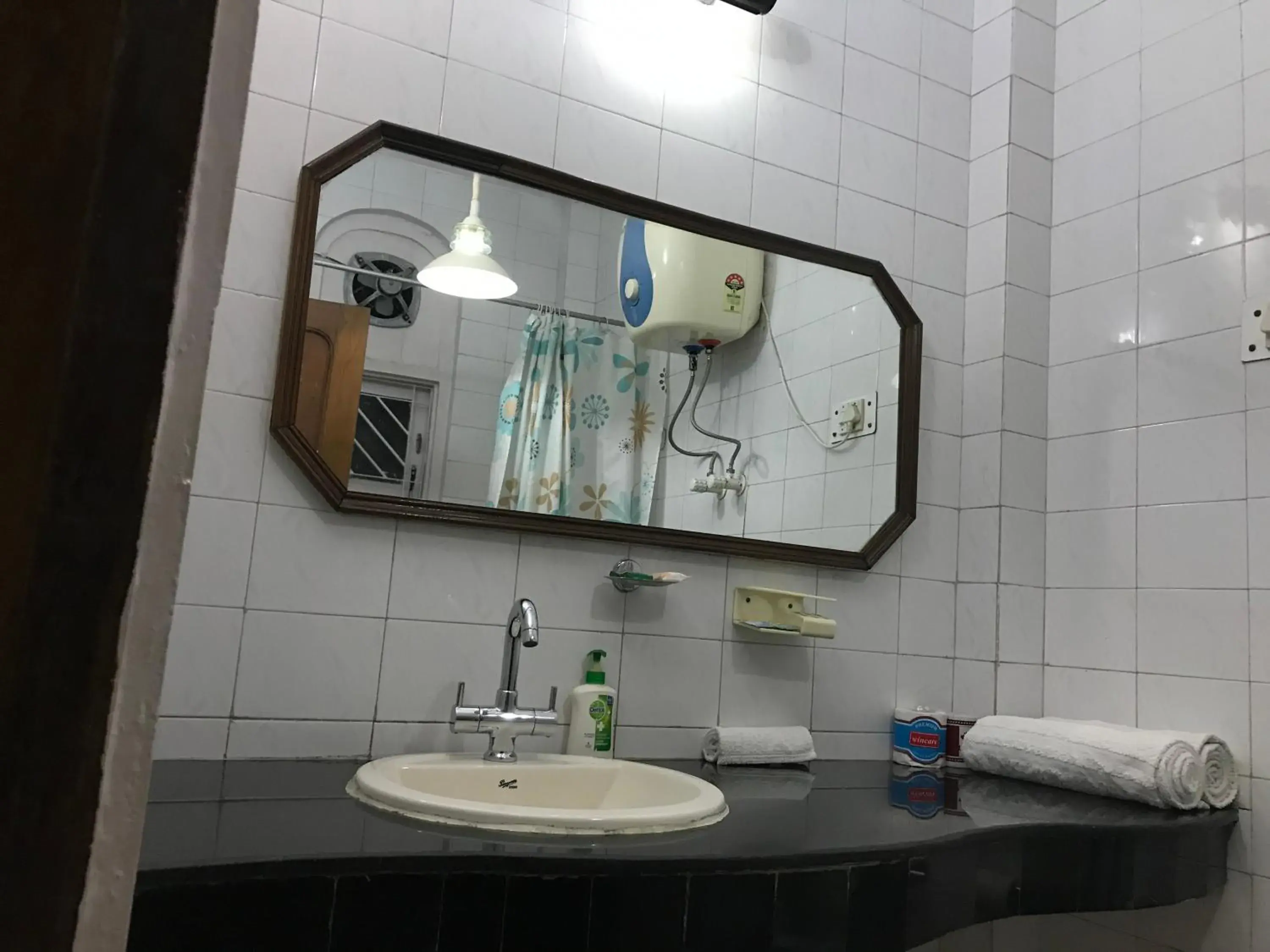 Bathroom in Tatvamasi Homestay