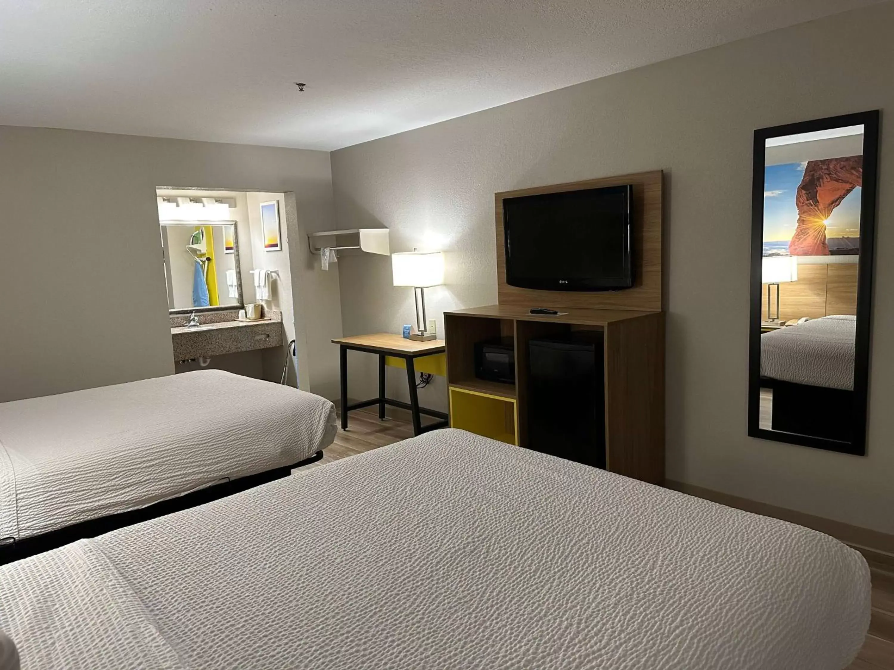 Photo of the whole room, Bed in Days Inn by Wyndham Oklahoma City