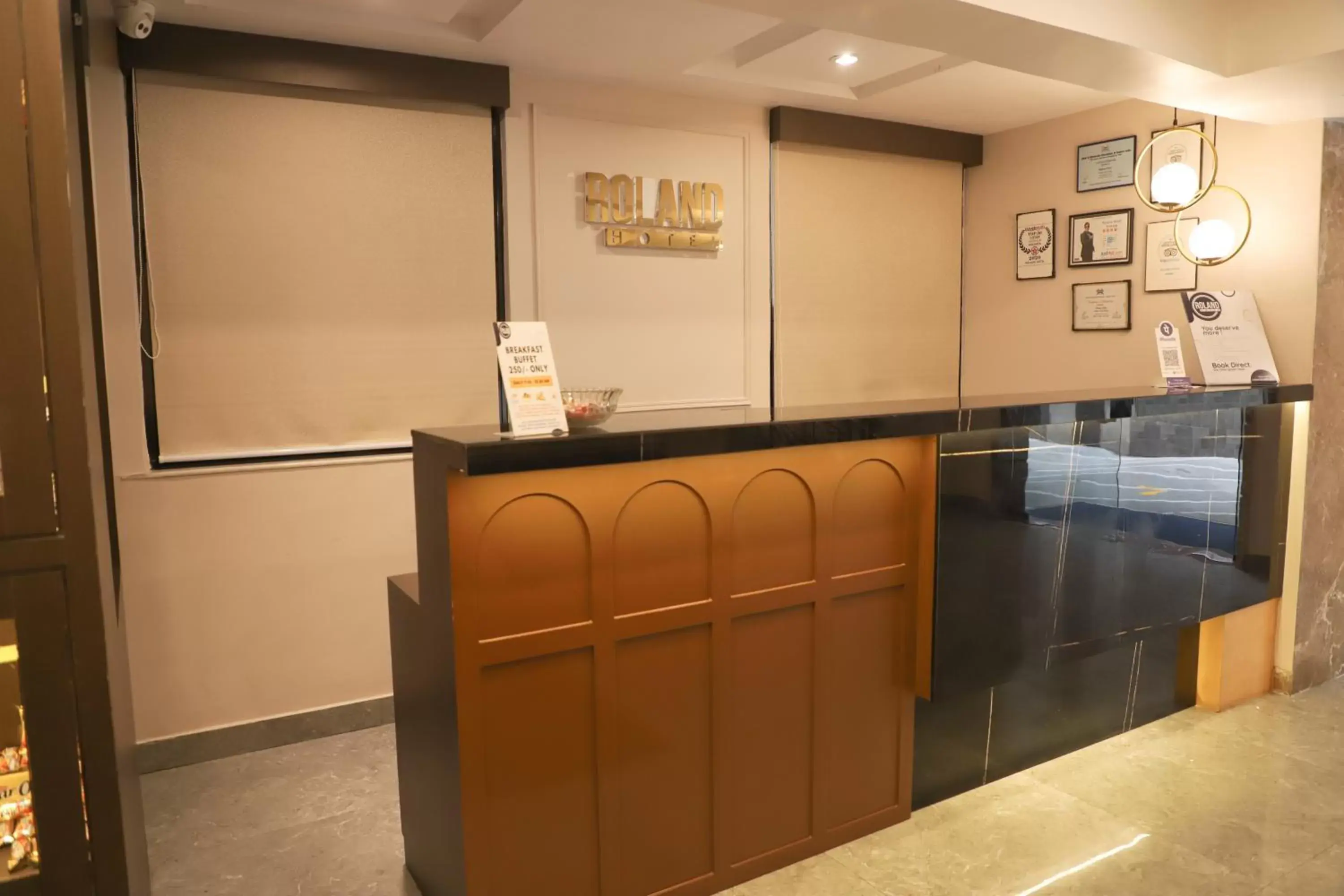 Property building, Lobby/Reception in Roland Hotel