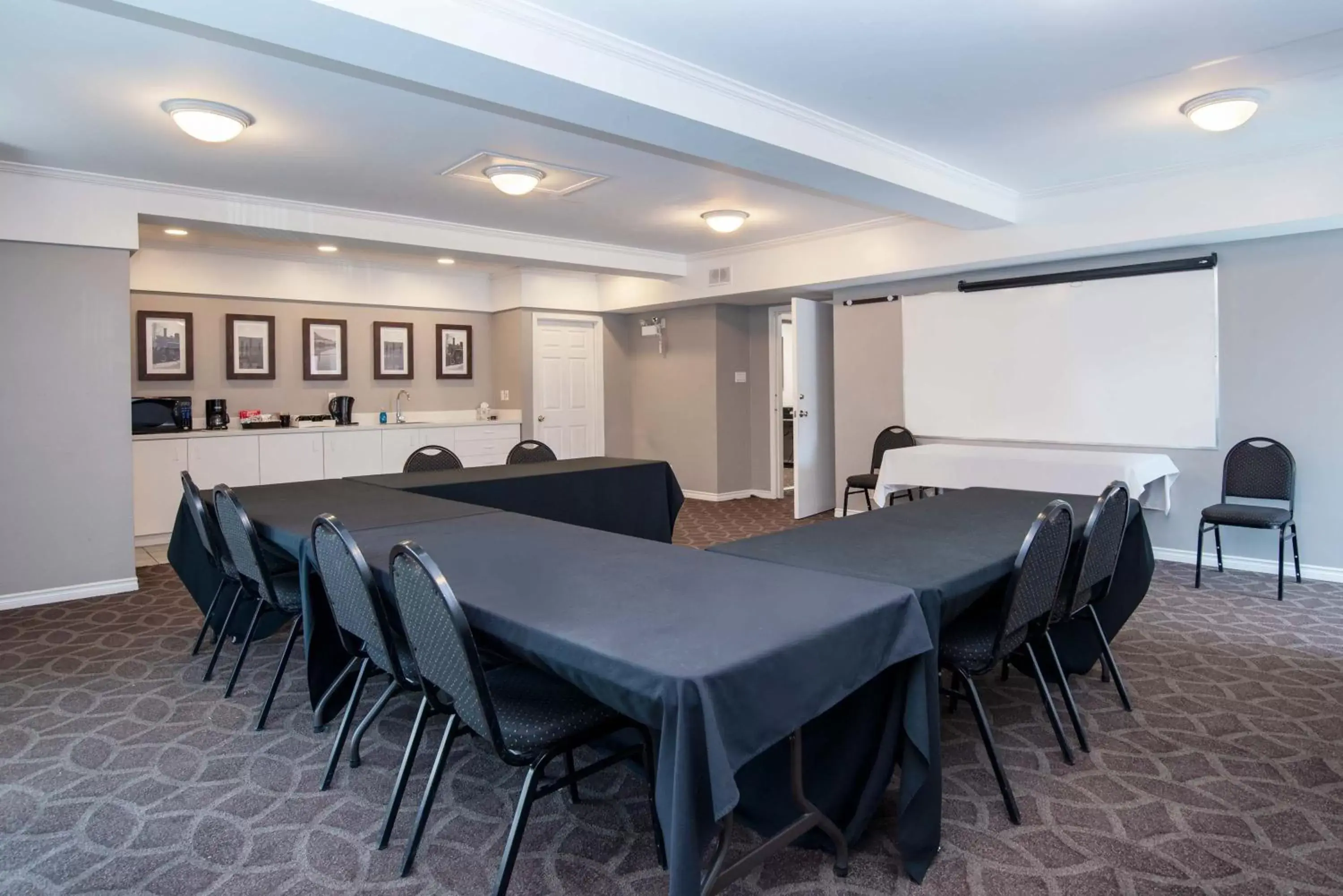 Meeting/conference room in Sandman Inn Kamloops
