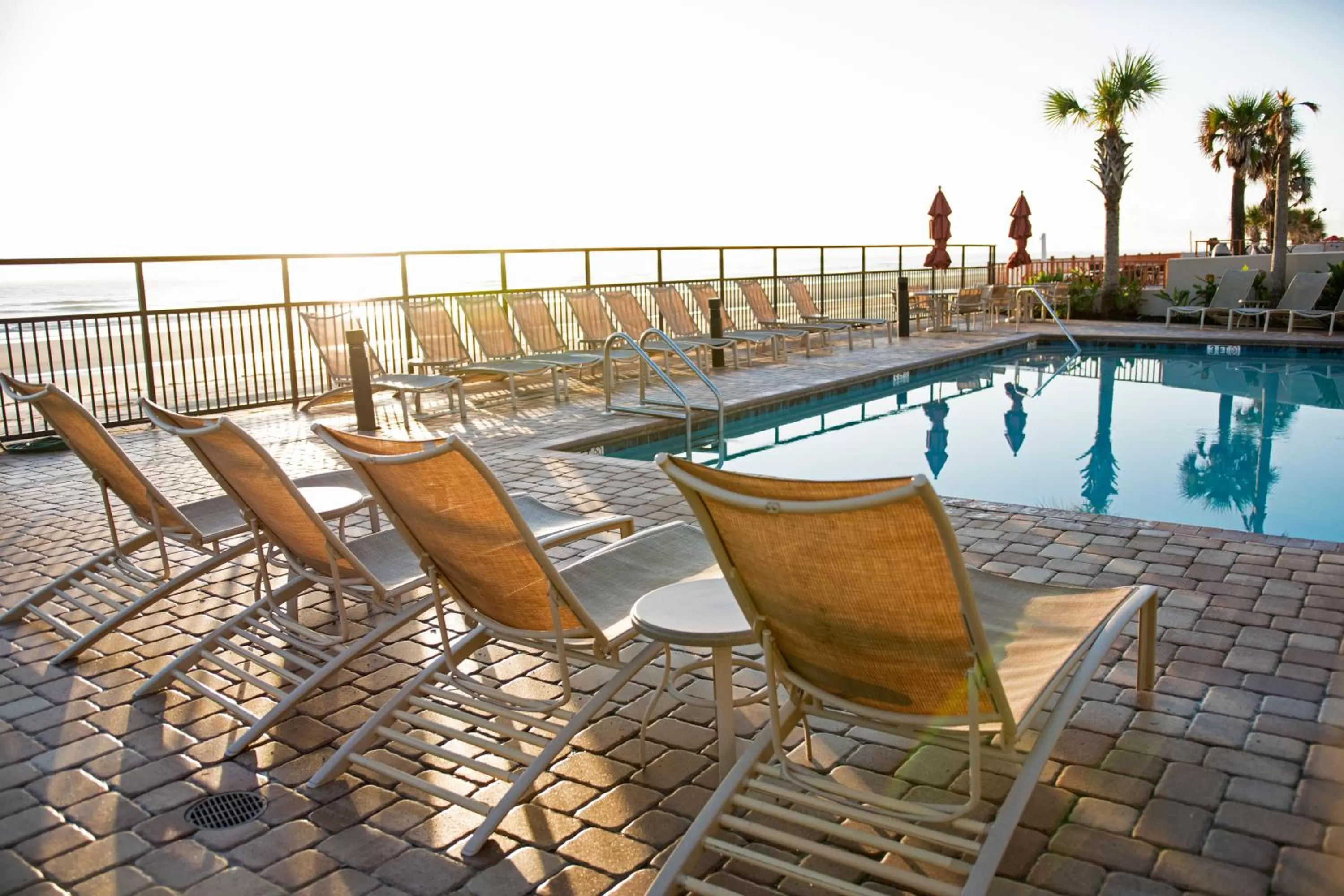Swimming pool in Nautilus Inn - Daytona Beach
