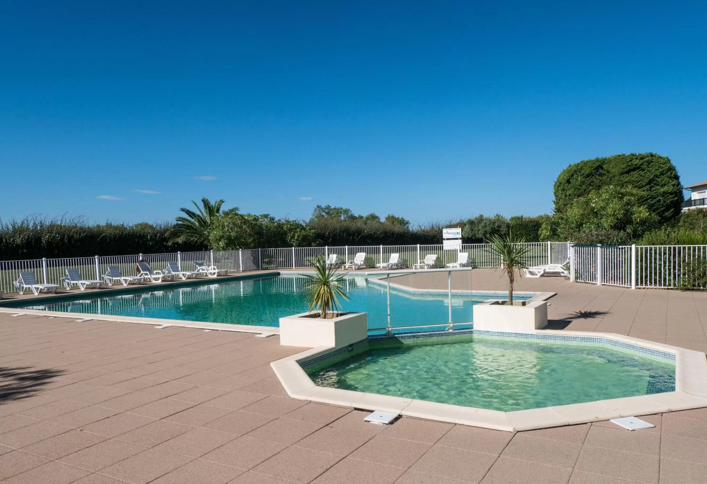 Swimming pool in Résidence Mer & Golf Ilbarritz