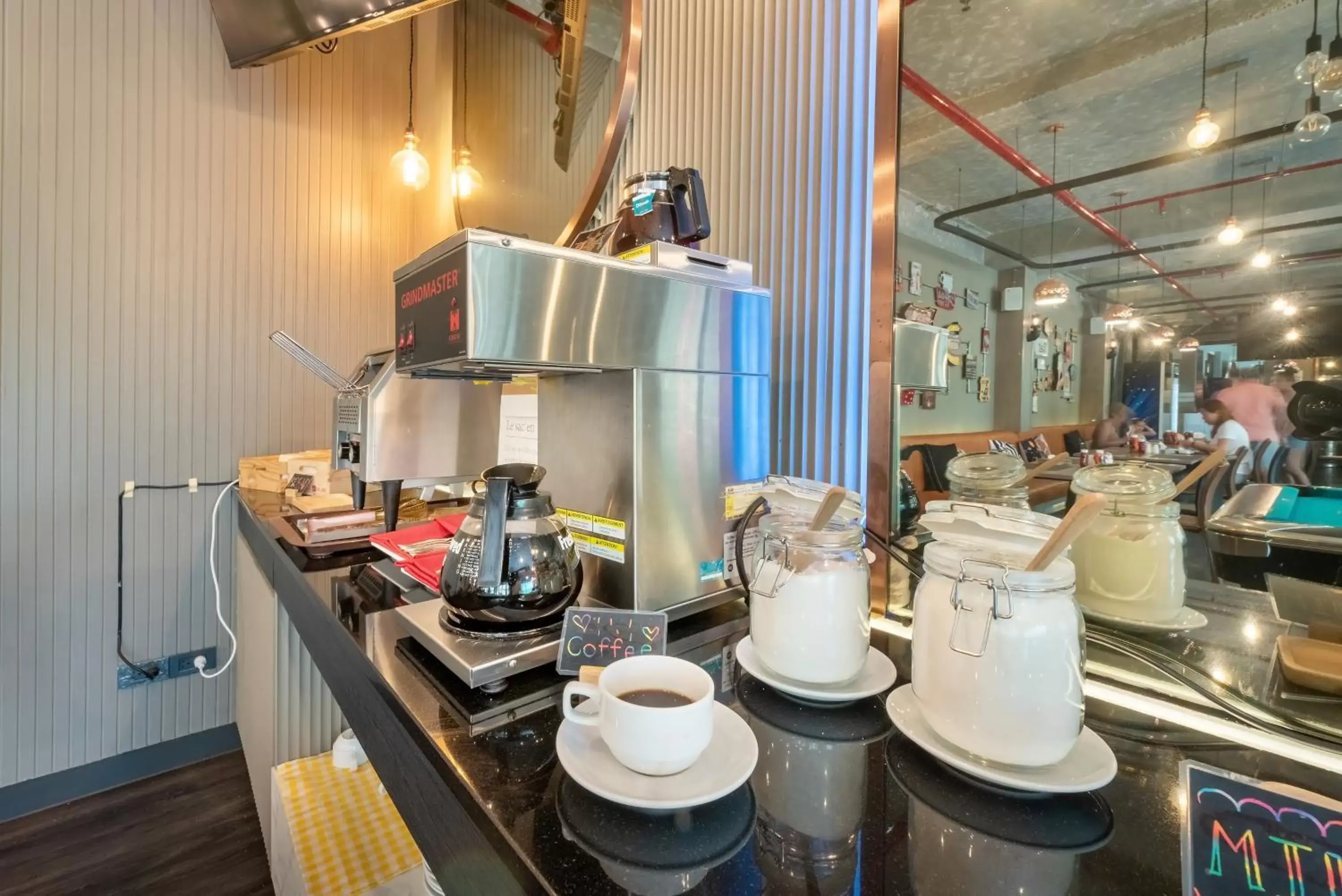 Coffee/tea facilities, Restaurant/Places to Eat in Qiu Hotel Sukhumvit SHA Plus