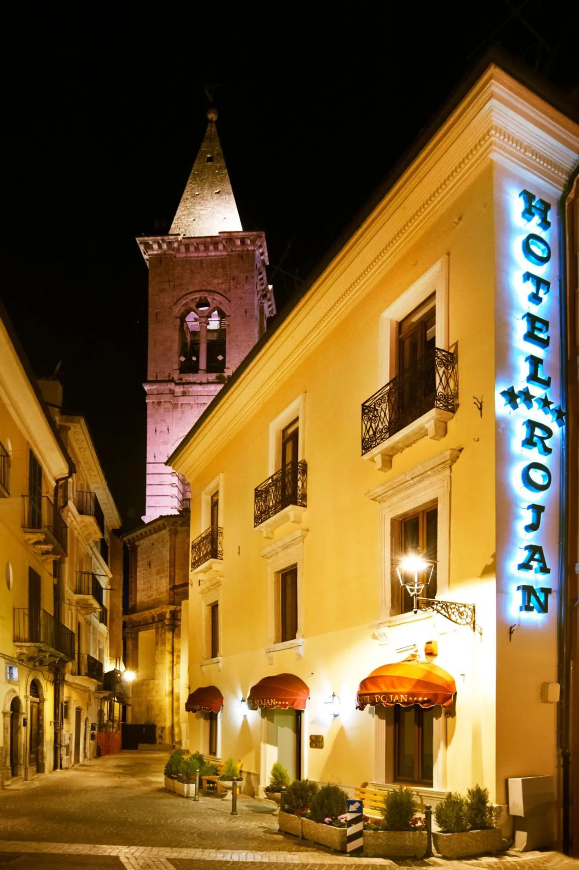 Facade/entrance in Hotel Rojan