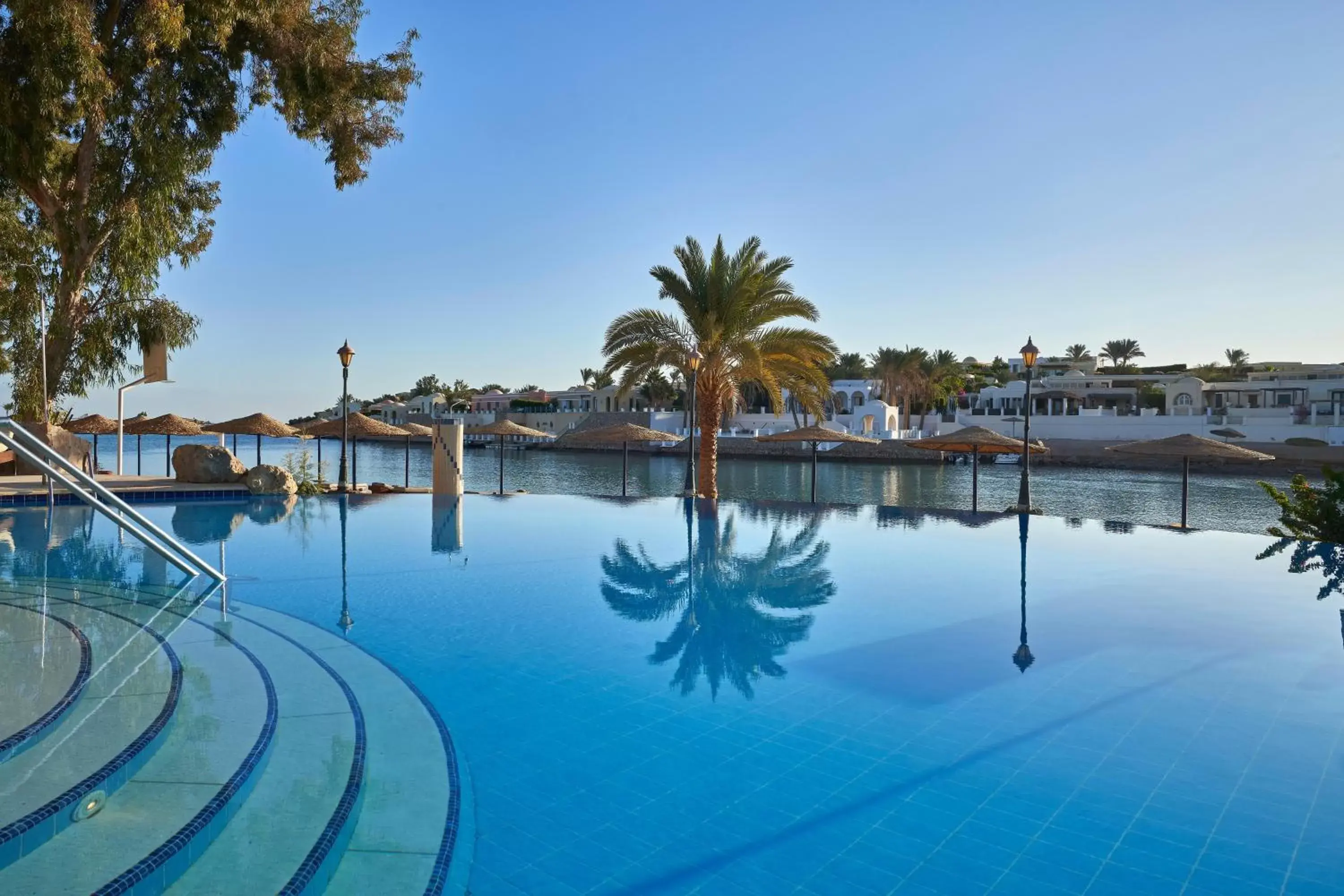 Swimming Pool in Hotel Sultan Bey Resort