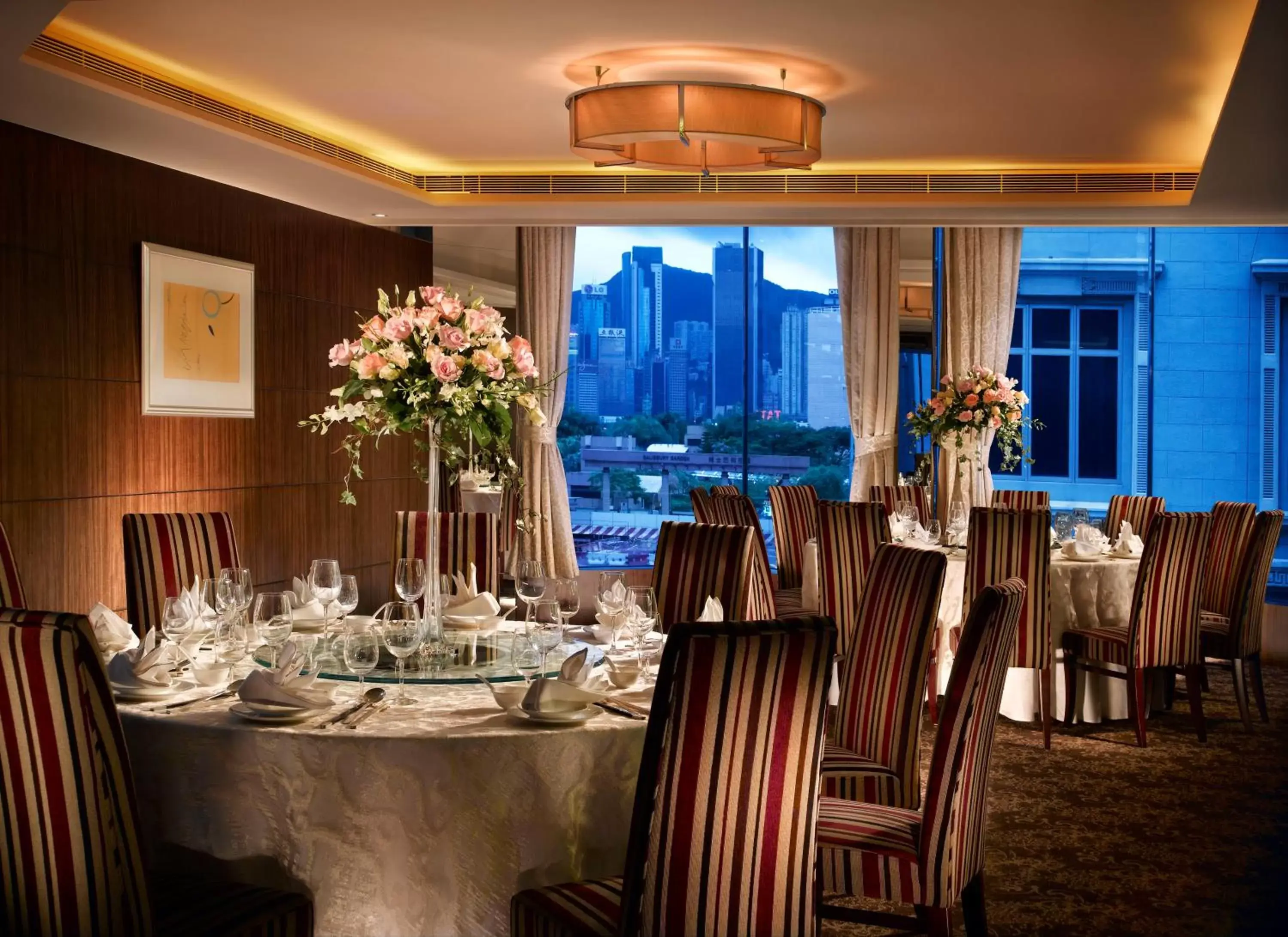 Restaurant/Places to Eat in The Kowloon Hotel