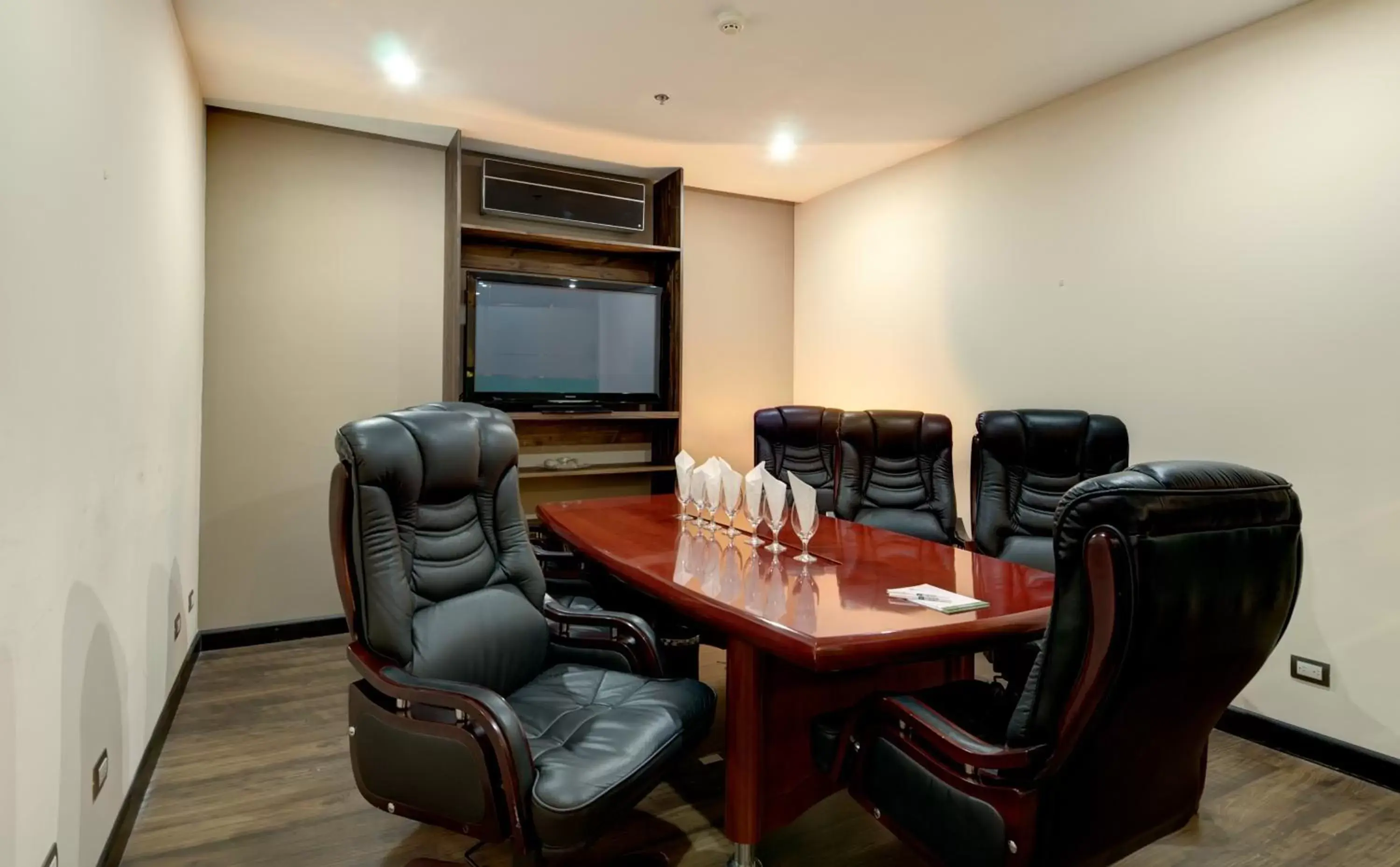 Business facilities in Studio Hotel Boutique